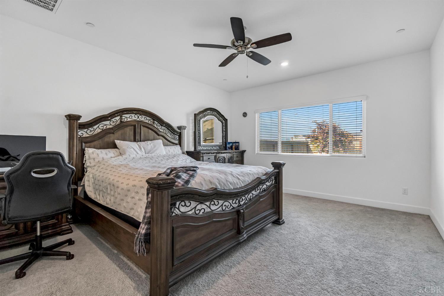 102 E Tyler Ave, Visalia, CA 93291