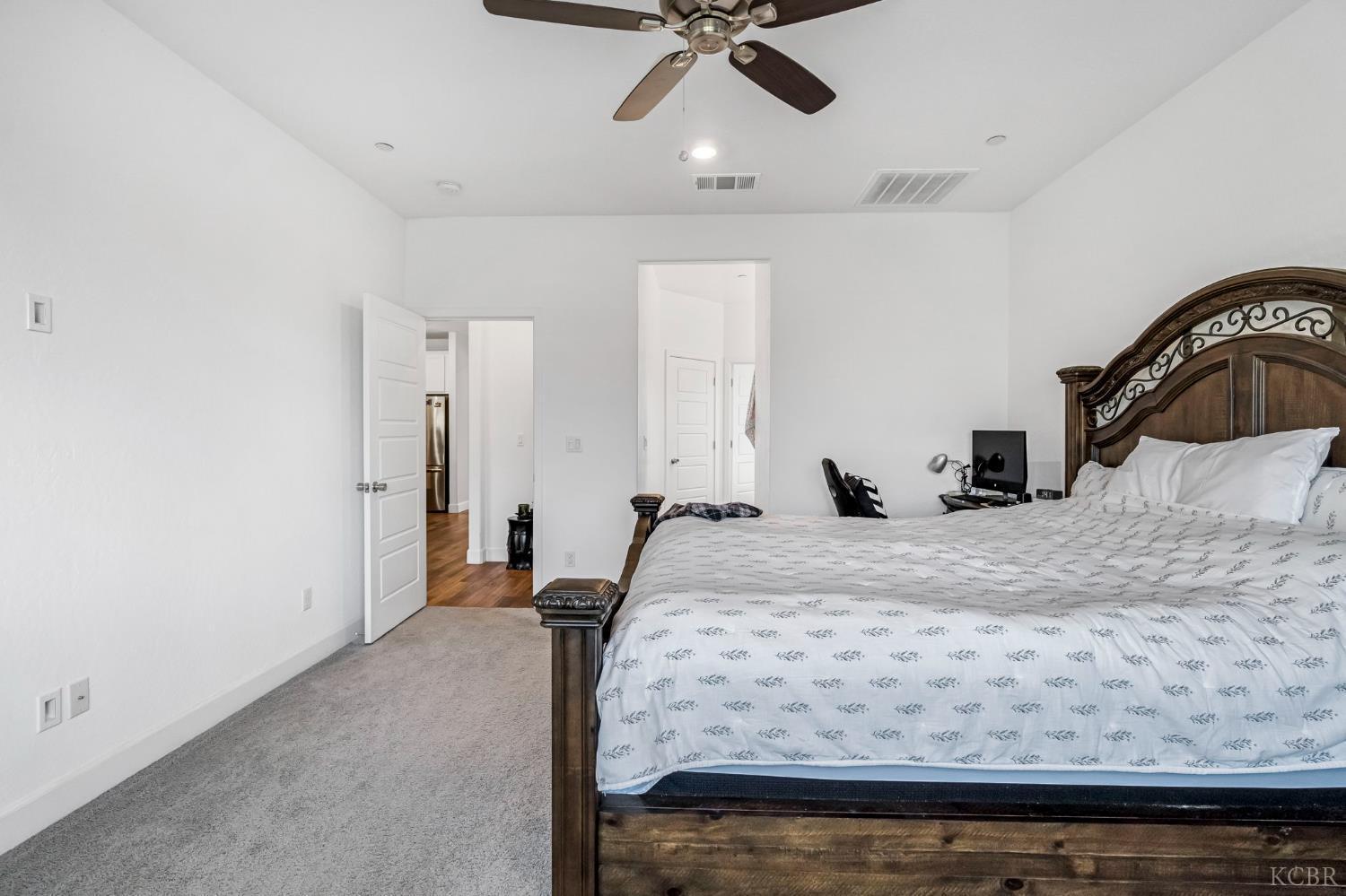 102 E Tyler Ave, Visalia, CA 93291