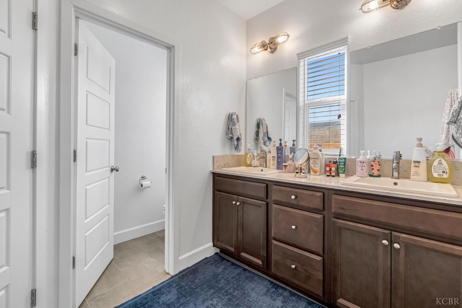 102 E Tyler Ave, Visalia, CA 93291