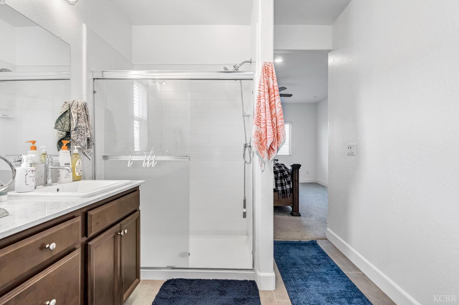 102 E Tyler Ave, Visalia, CA 93291