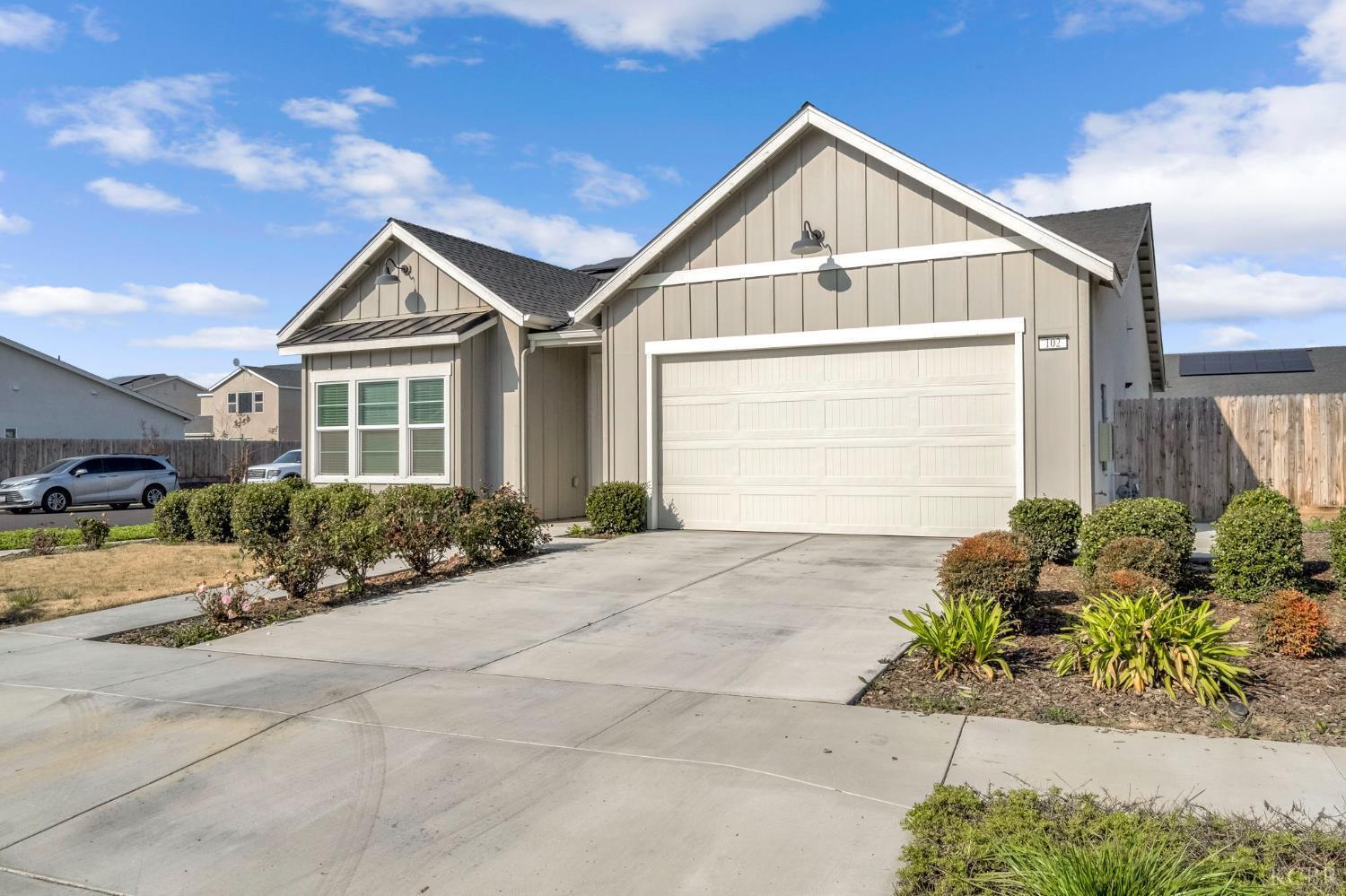 102 E Tyler Ave, Visalia, CA 93291