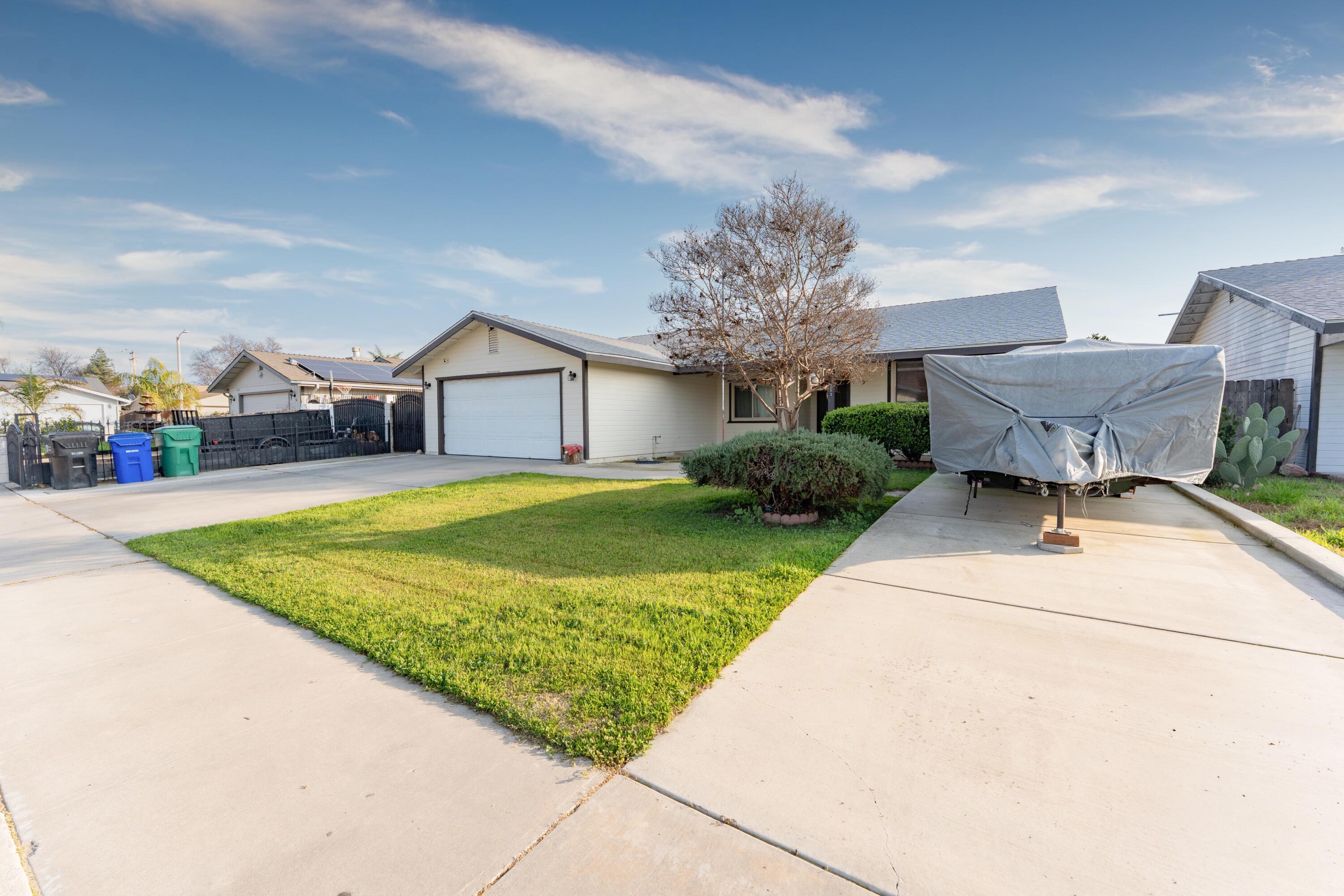 1253 W Jean Ave, Porterville, CA 93257