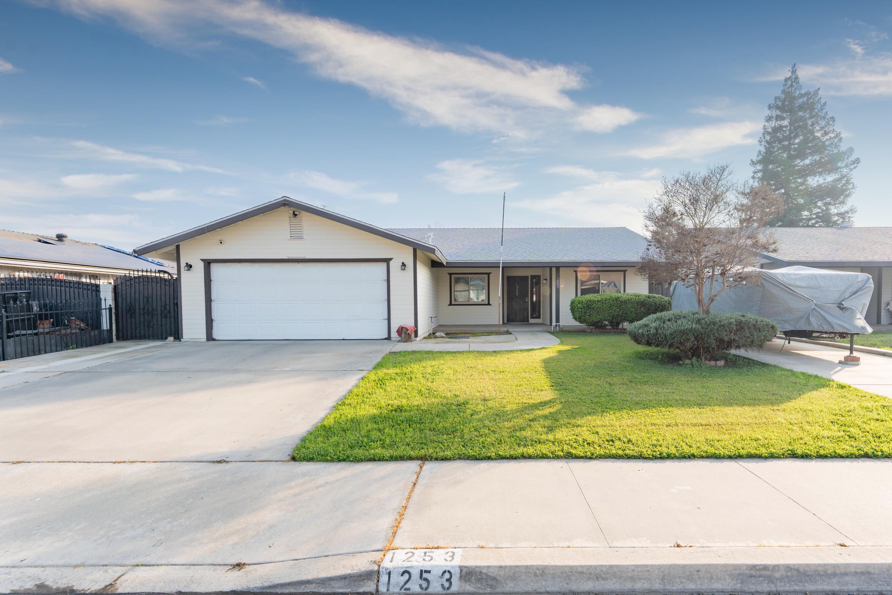 1253 W Jean Ave, Porterville, CA 93257