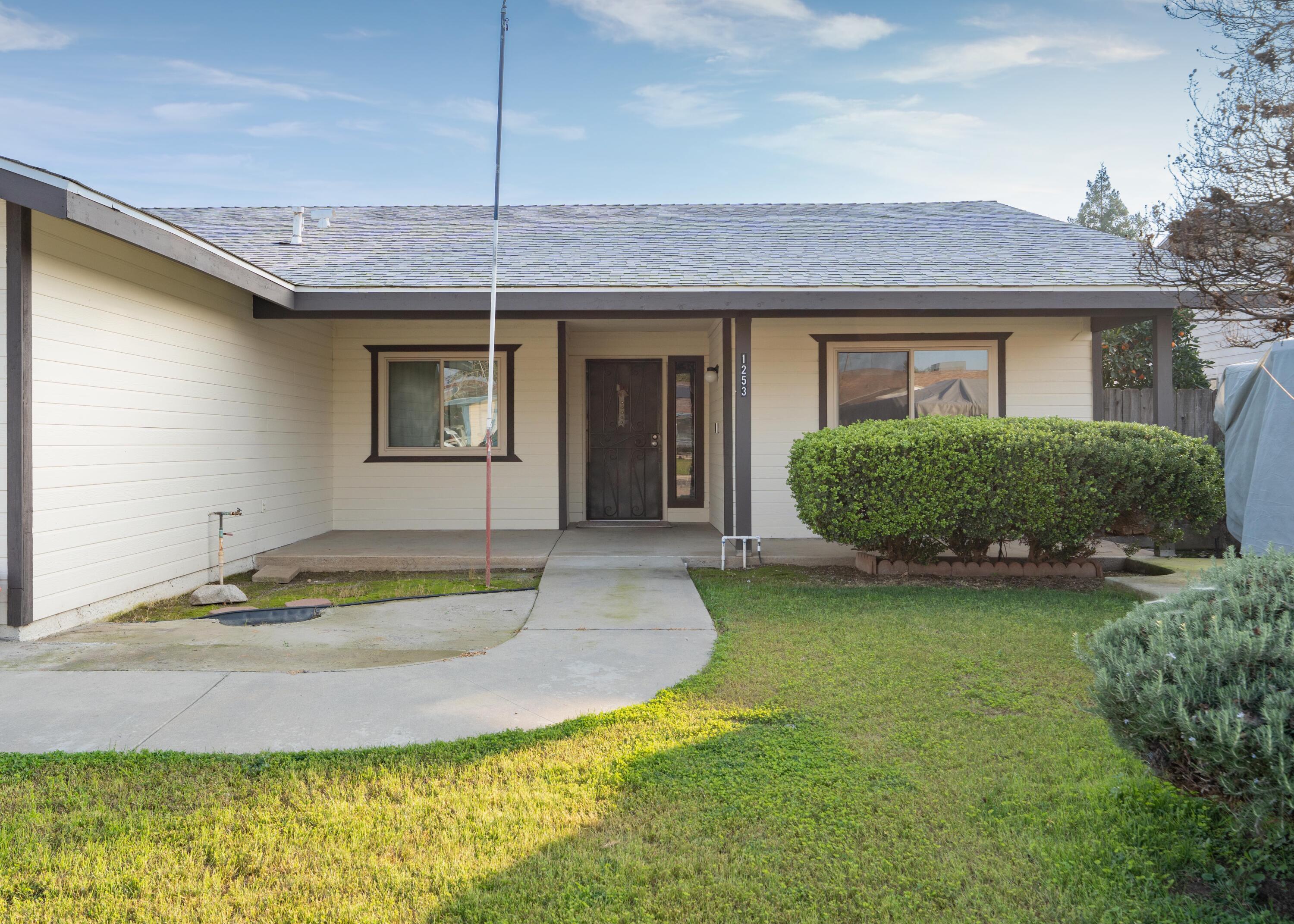 1253 W Jean Ave, Porterville, CA 93257
