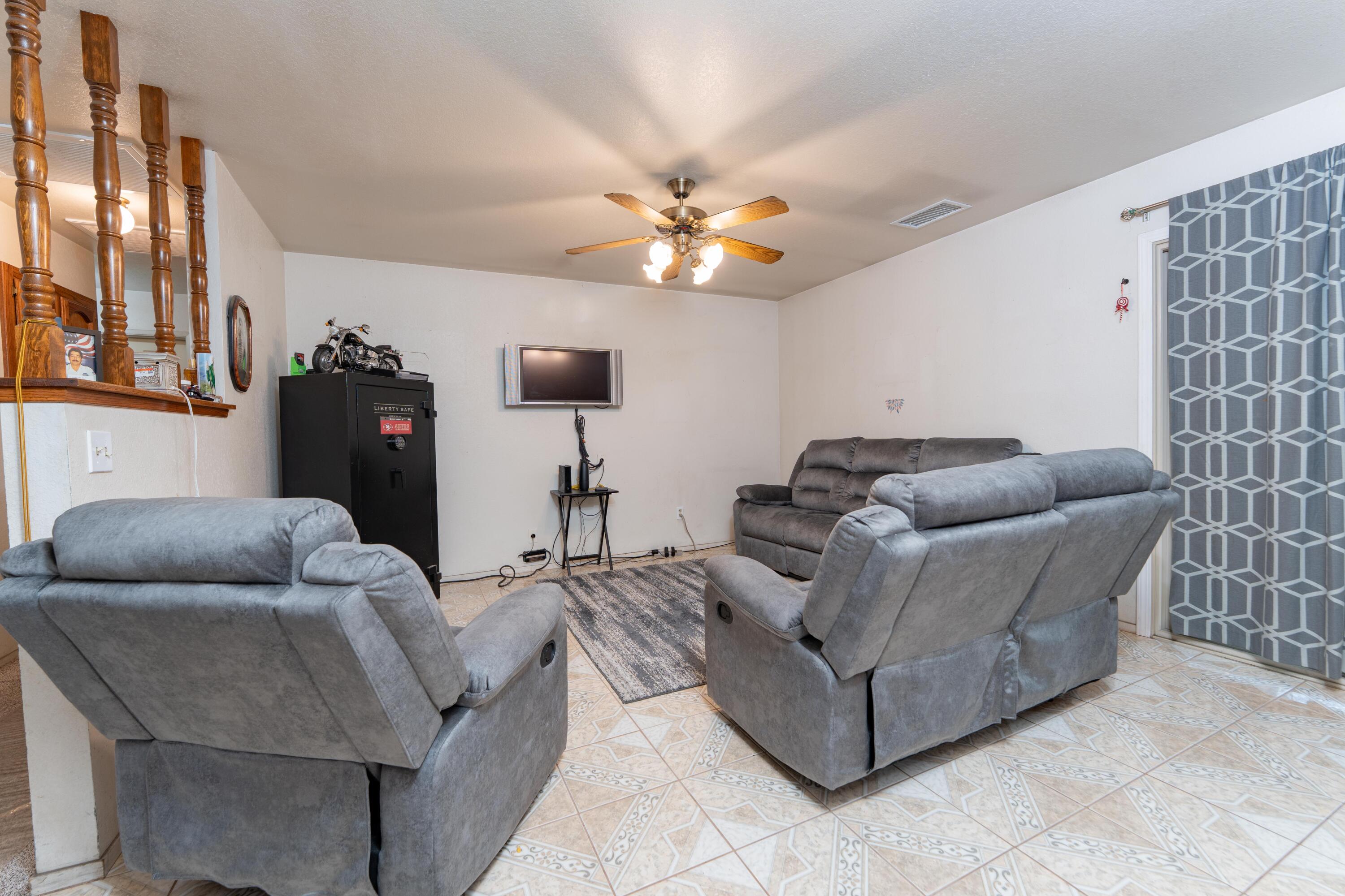 1253 W Jean Ave, Porterville, CA 93257