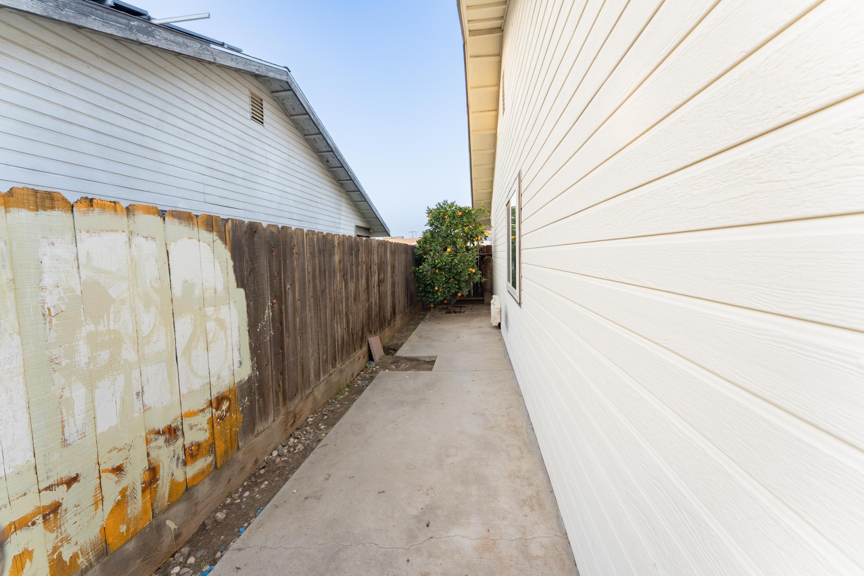 1253 W Jean Ave, Porterville, CA 93257