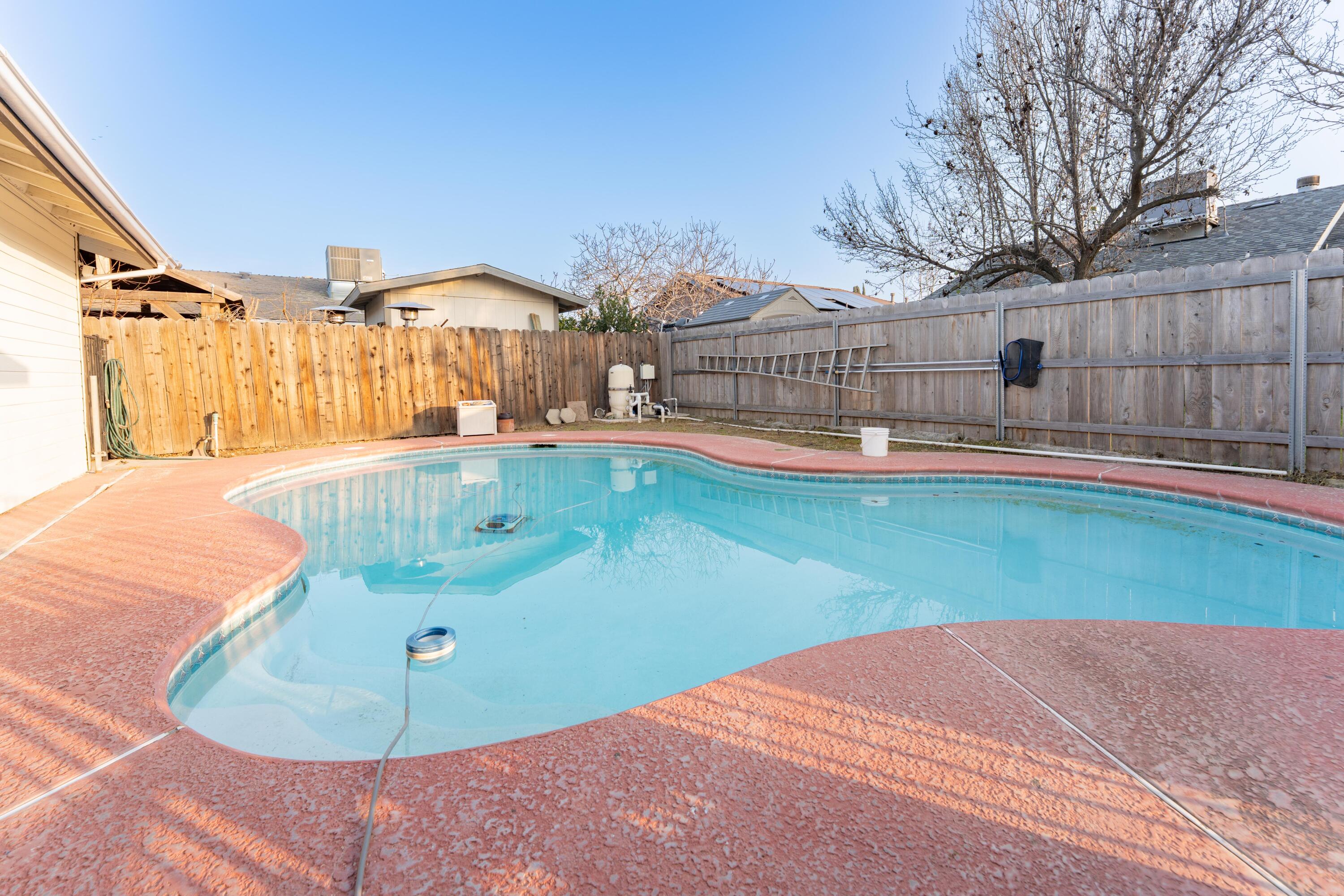 1253 W Jean Ave, Porterville, CA 93257