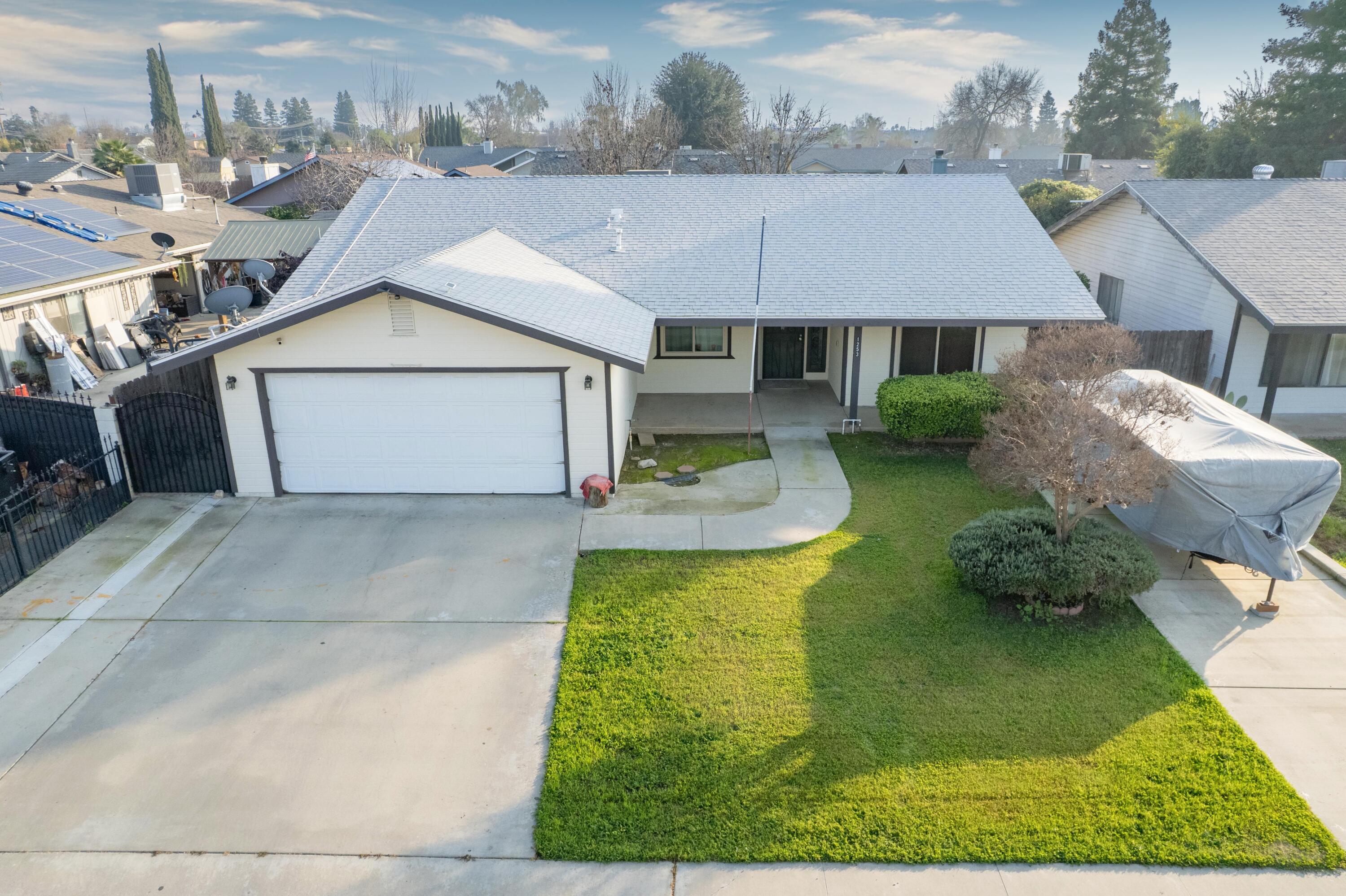 1253 W Jean Ave, Porterville, CA 93257