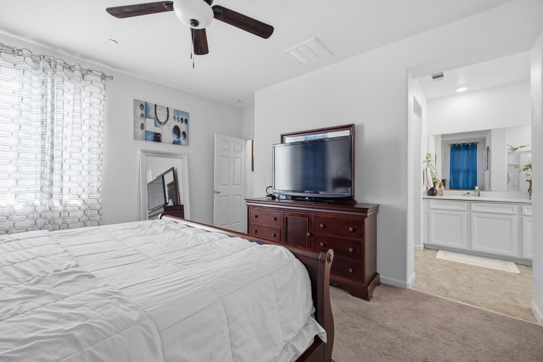 2254 S Lebec St, Visalia, CA 93292