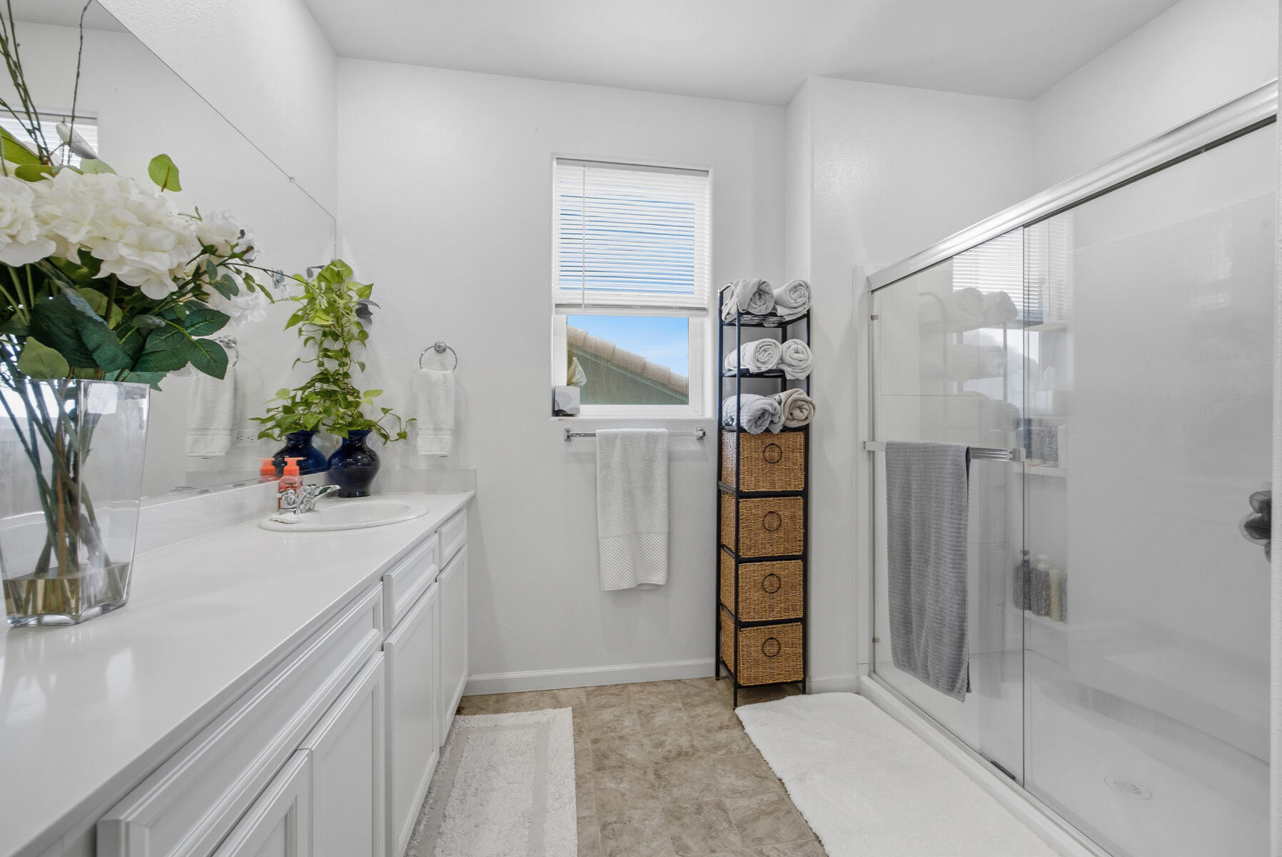 2254 S Lebec St, Visalia, CA 93292