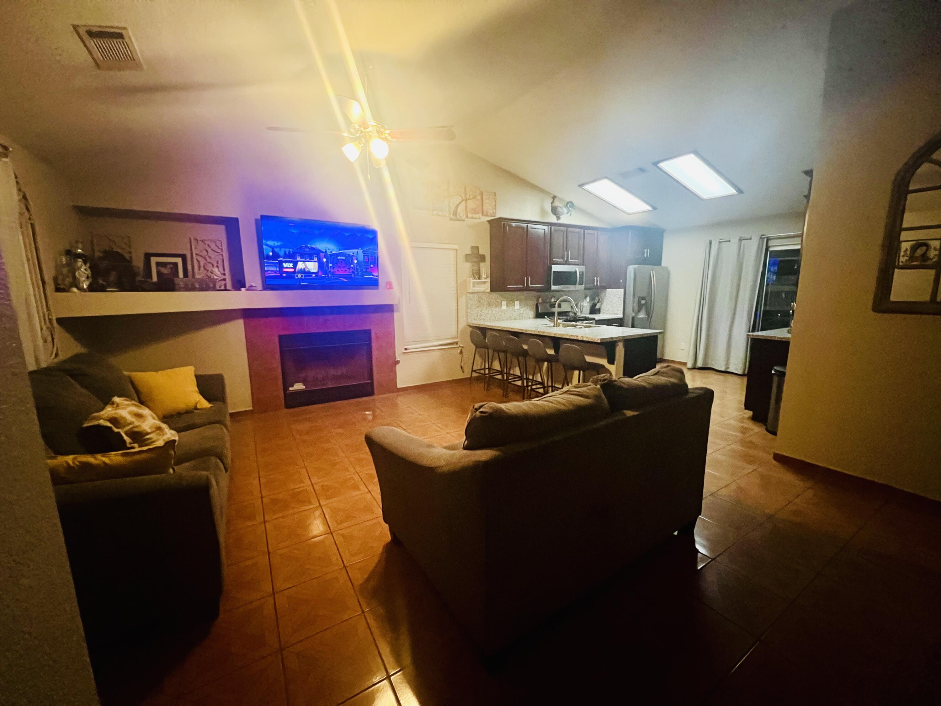 925 W Petunia St, Farmersville, CA 93223