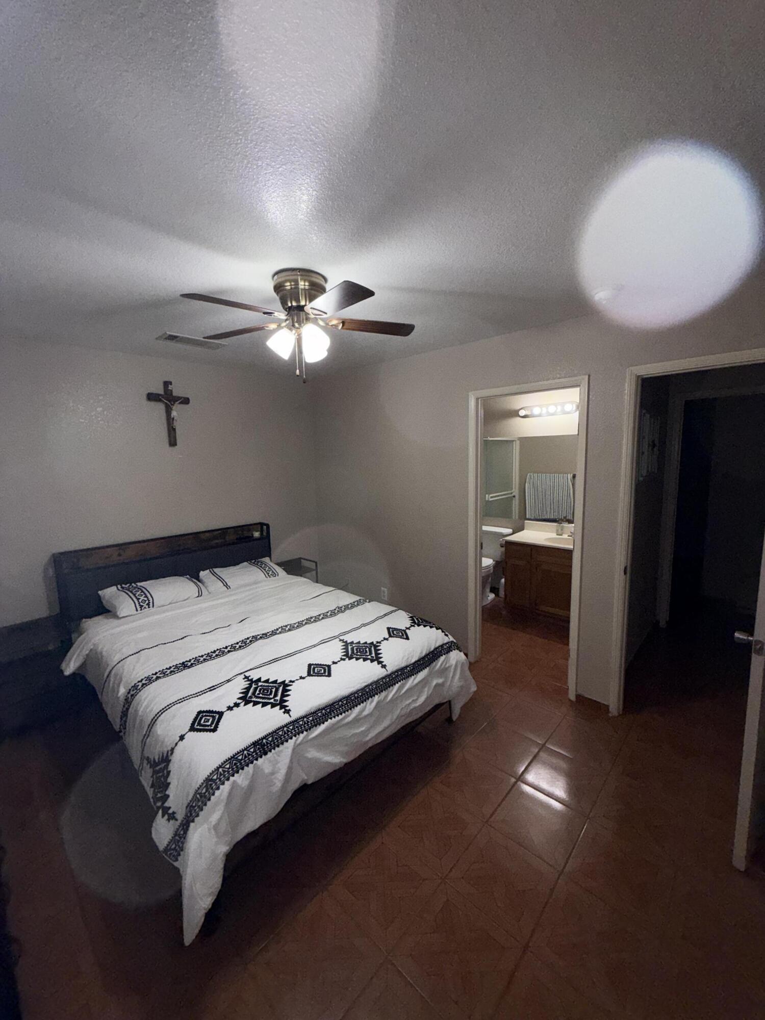 925 W Petunia St, Farmersville, CA 93223