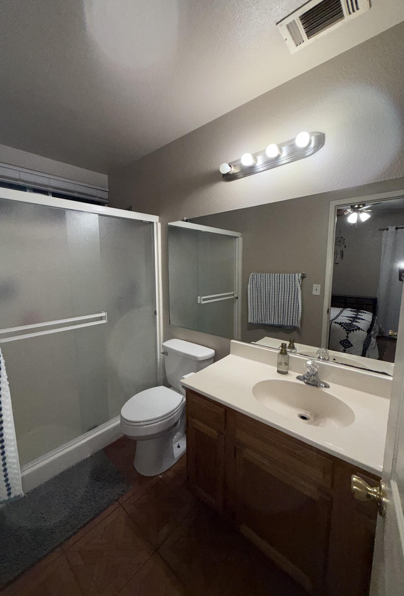 925 W Petunia St, Farmersville, CA 93223