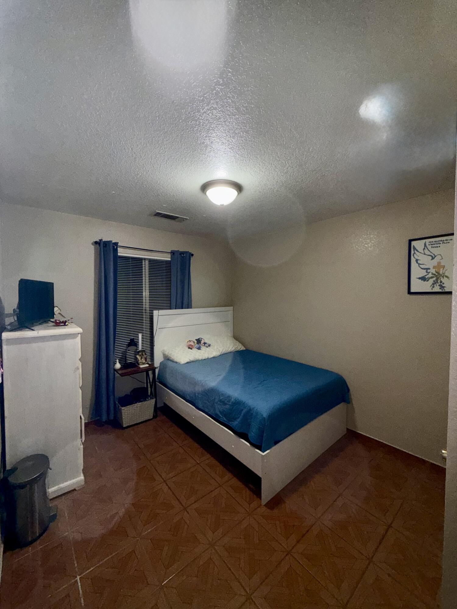 925 W Petunia St, Farmersville, CA 93223