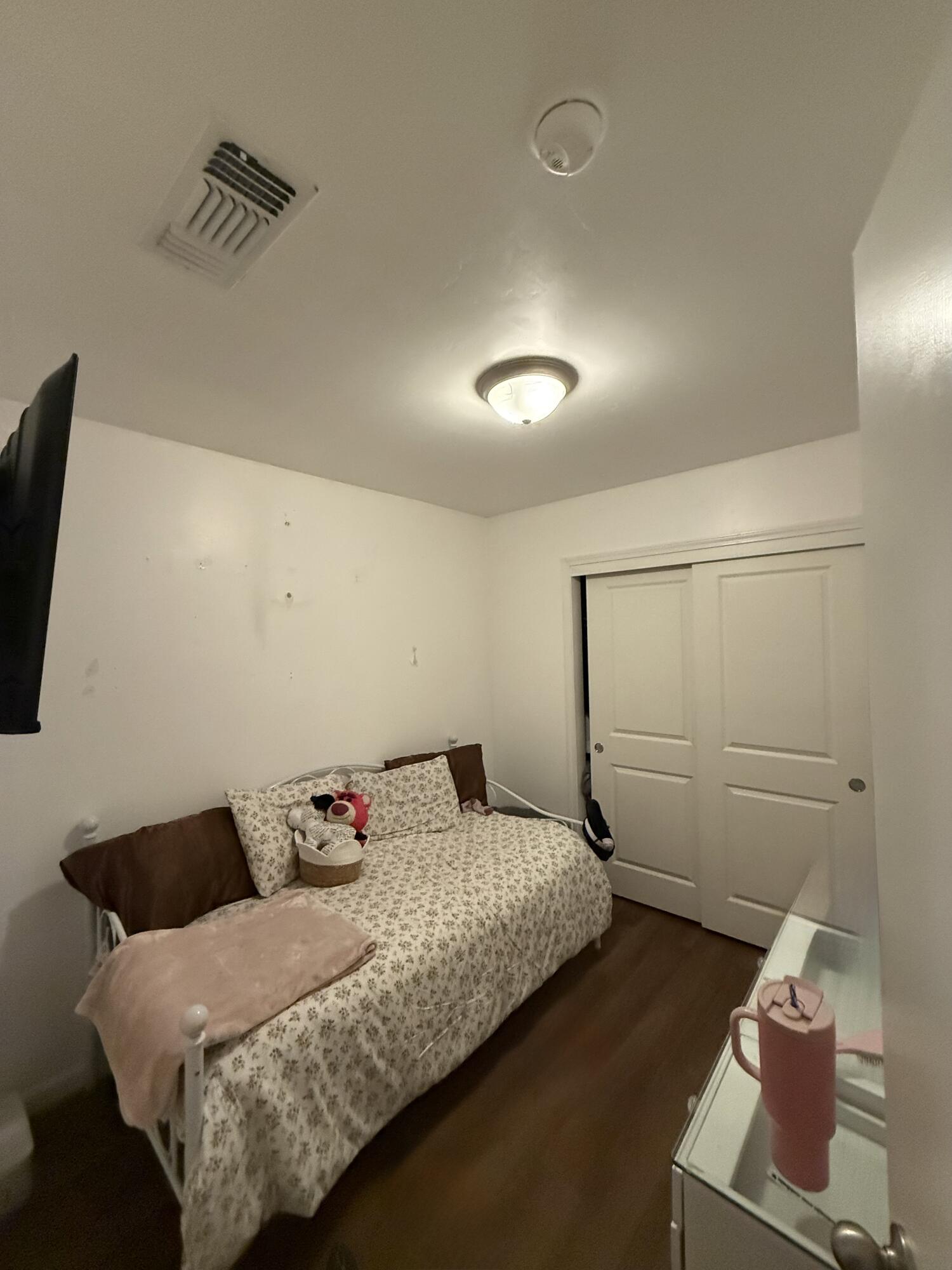 925 W Petunia St, Farmersville, CA 93223