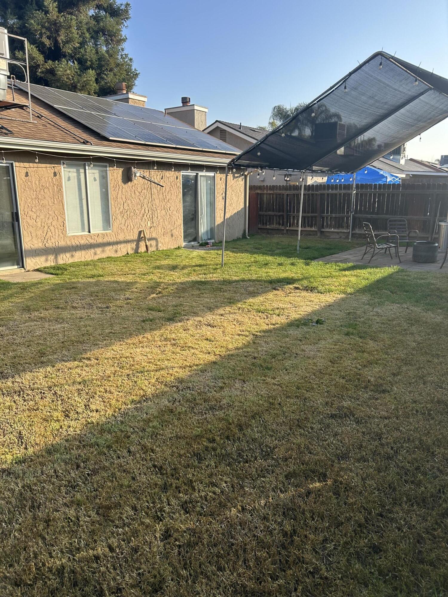 925 W Petunia St, Farmersville, CA 93223