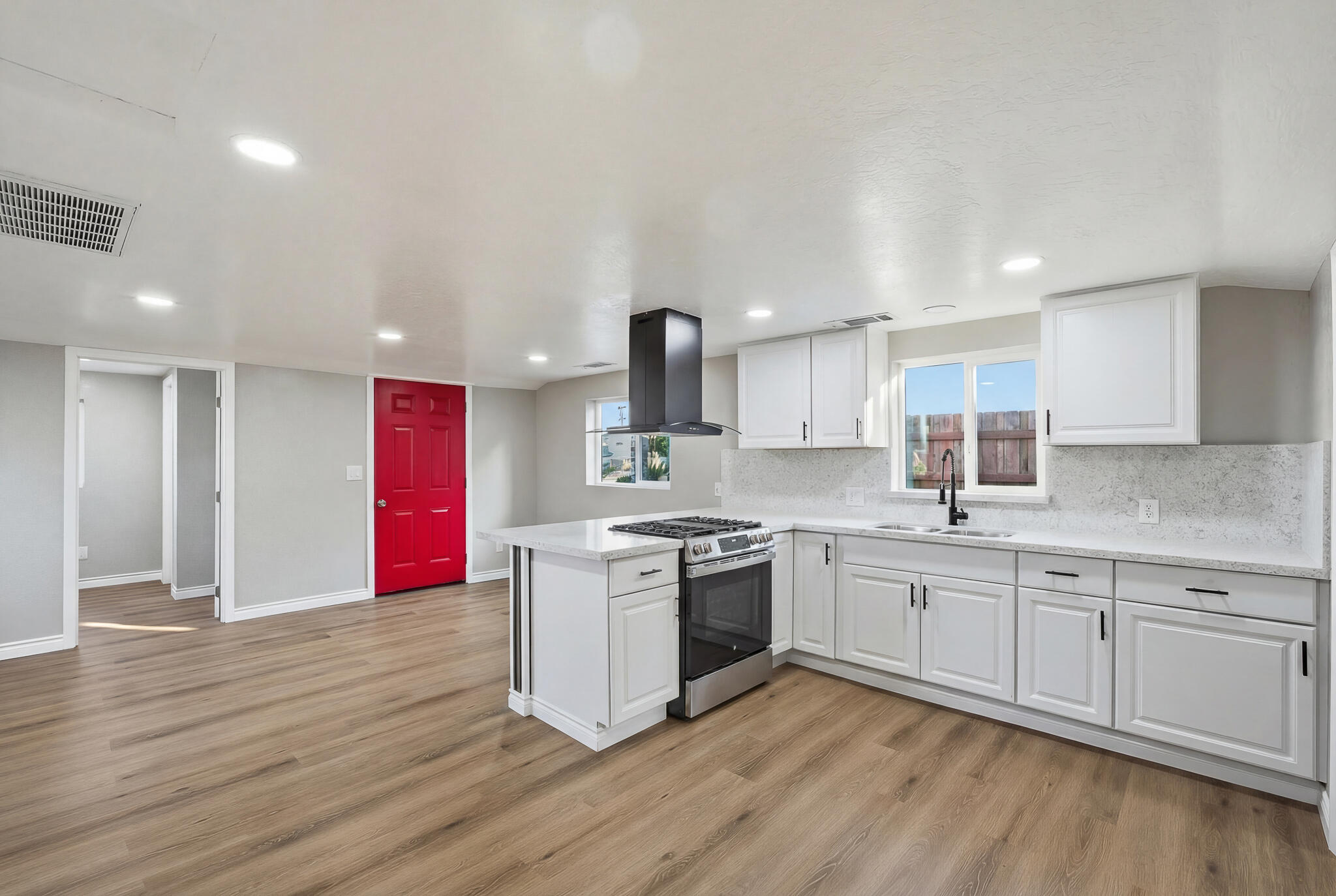 497 N Oakview Ave, Farmersville, CA 93223