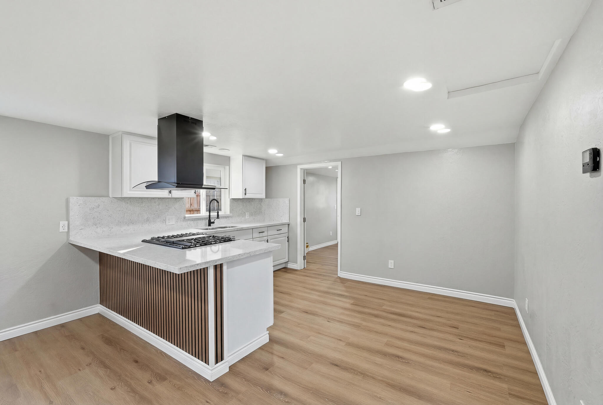 497 N Oakview Ave, Farmersville, CA 93223