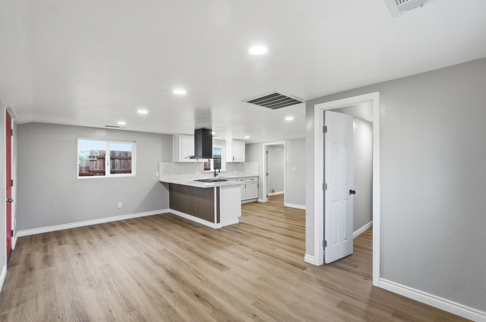 497 N Oakview Ave, Farmersville, CA 93223