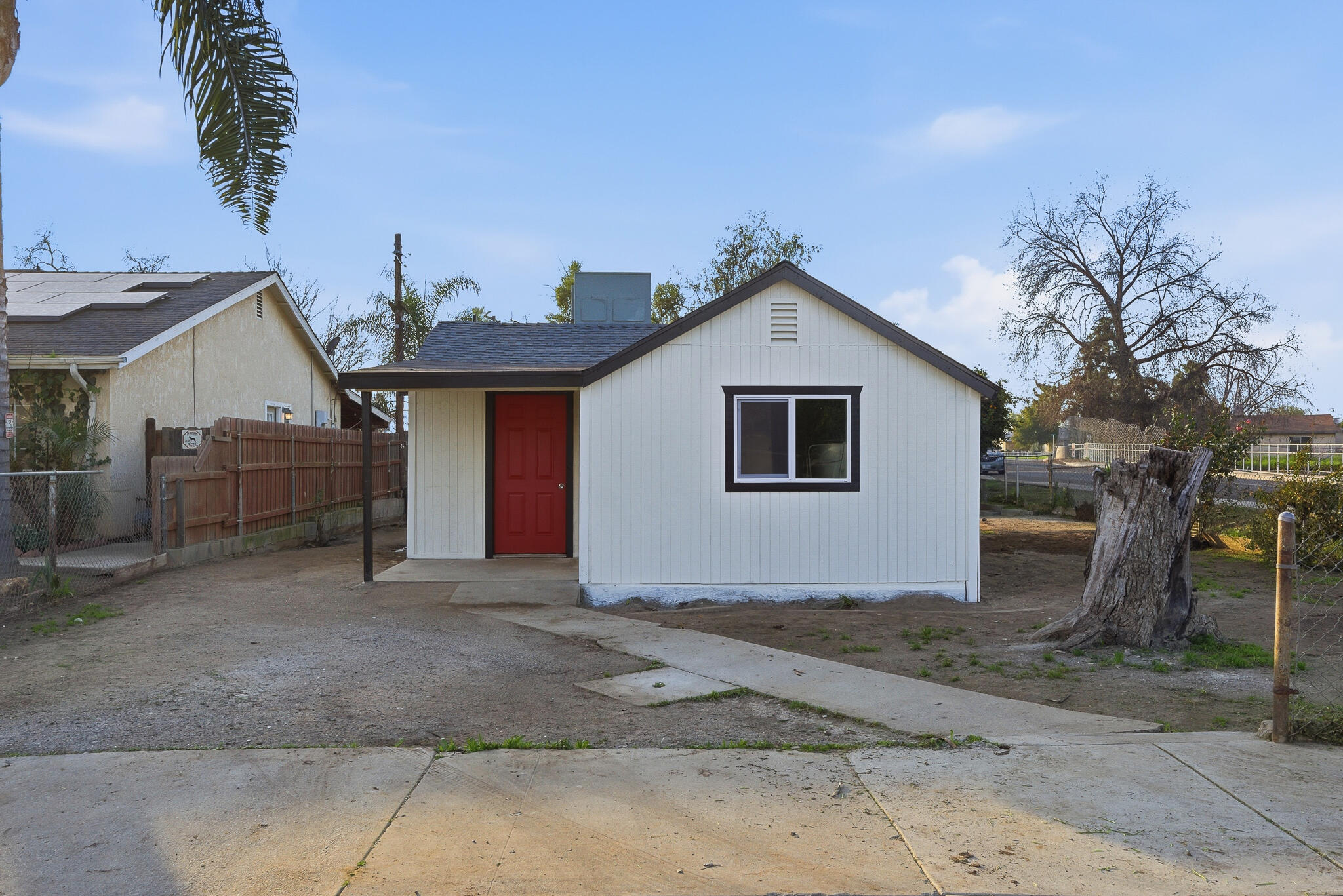 497 N Oakview Ave, Farmersville, CA 93223