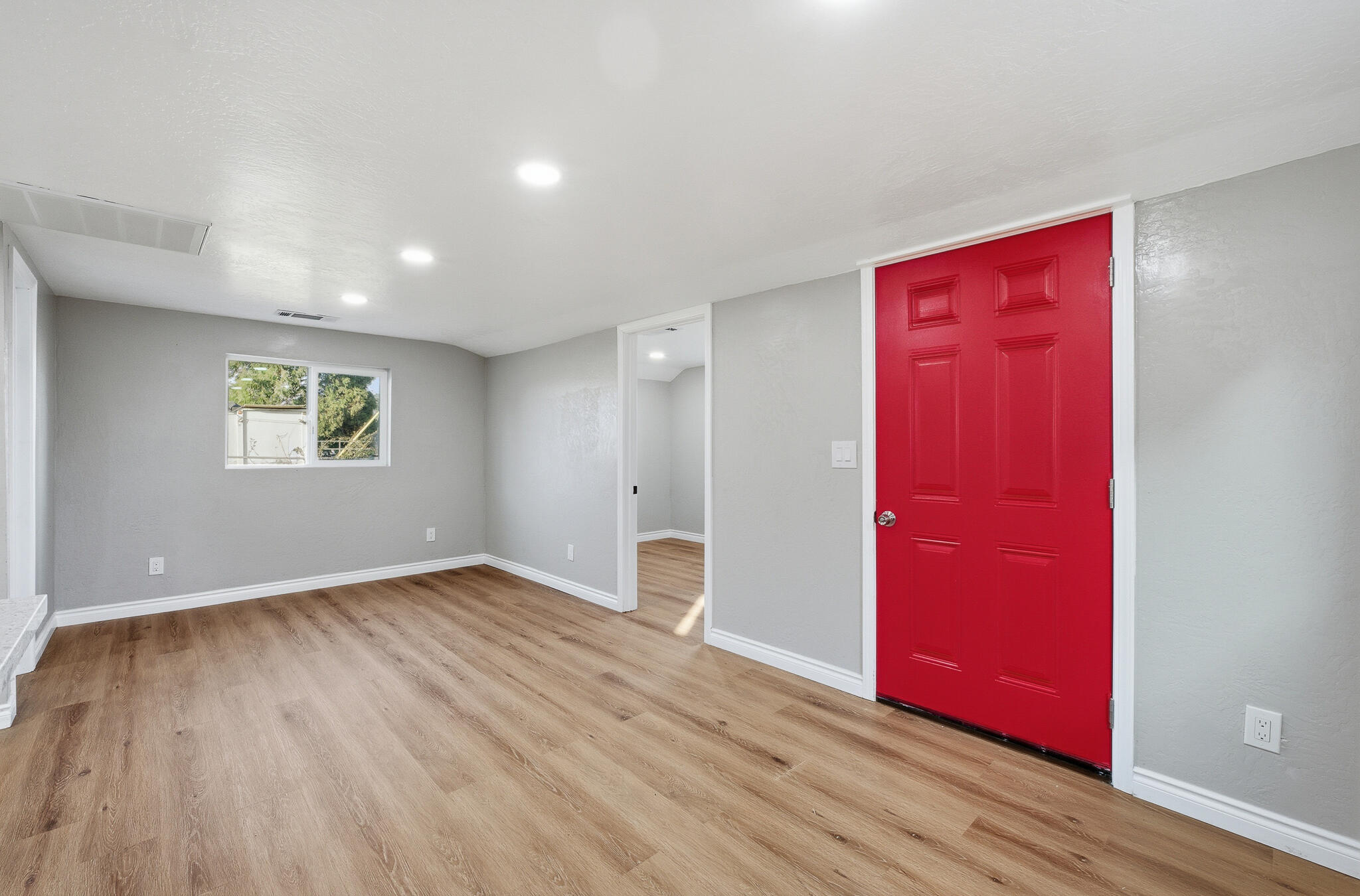 497 N Oakview Ave, Farmersville, CA 93223