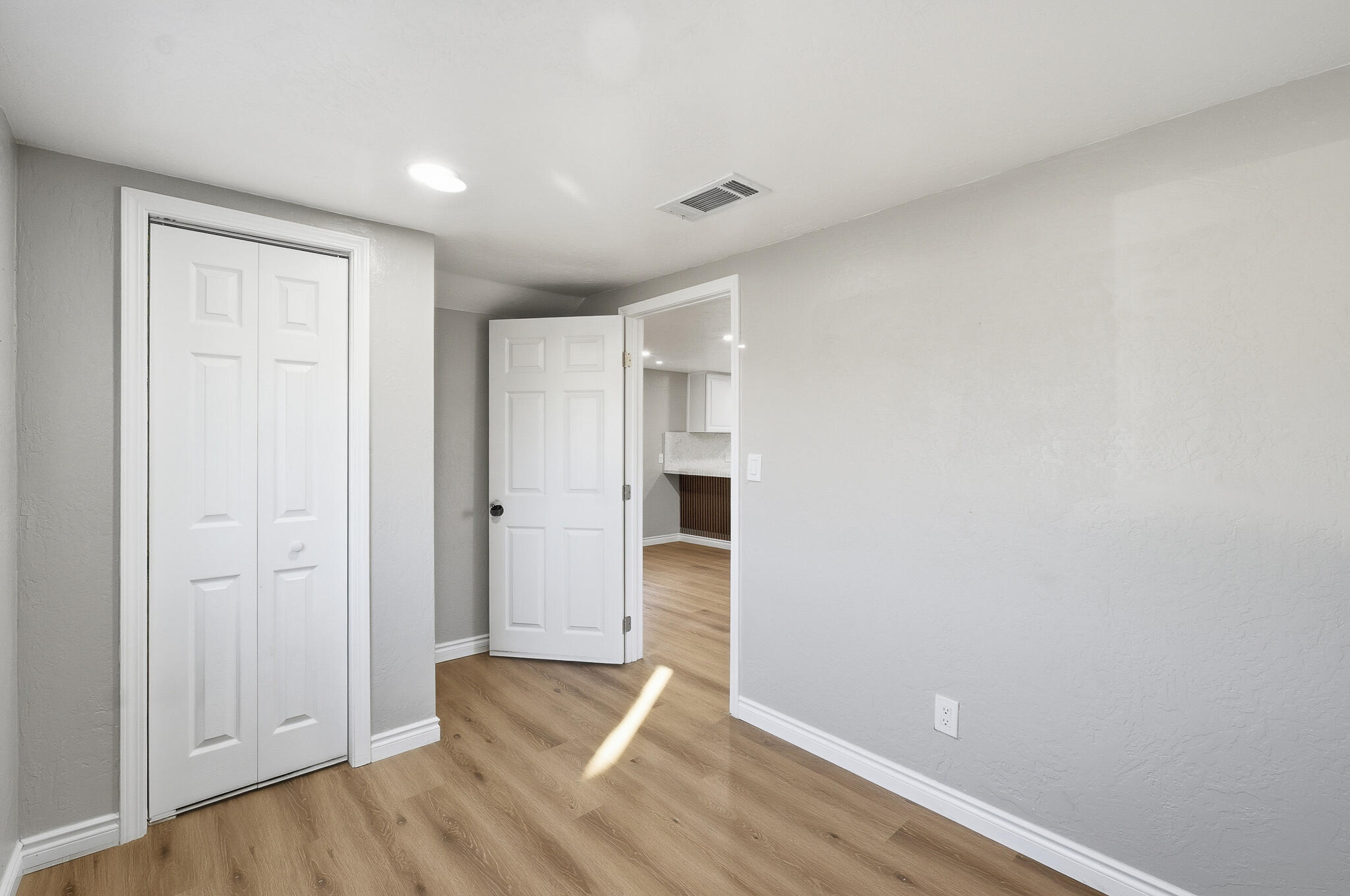 497 N Oakview Ave, Farmersville, CA 93223