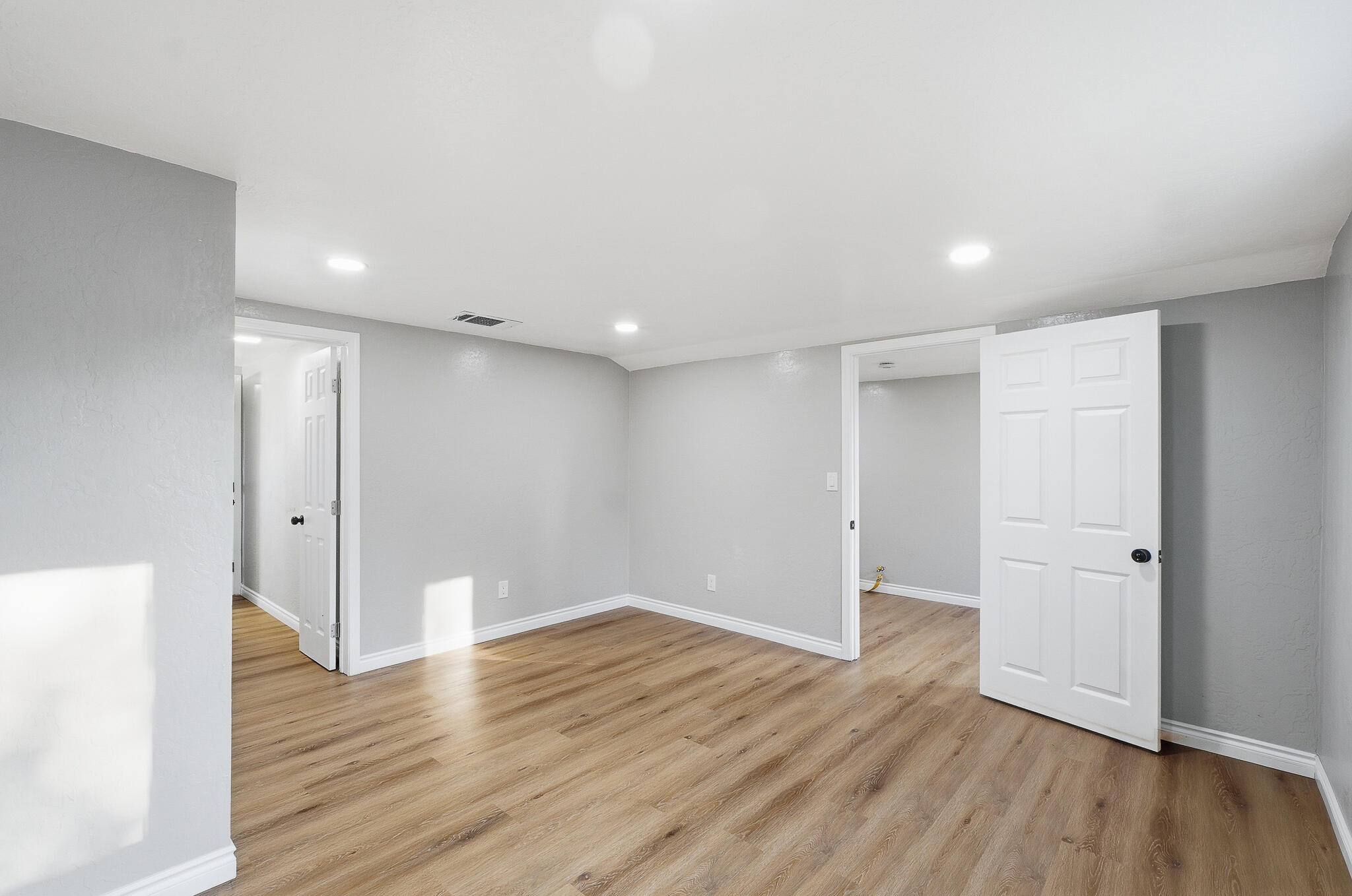 497 N Oakview Ave, Farmersville, CA 93223