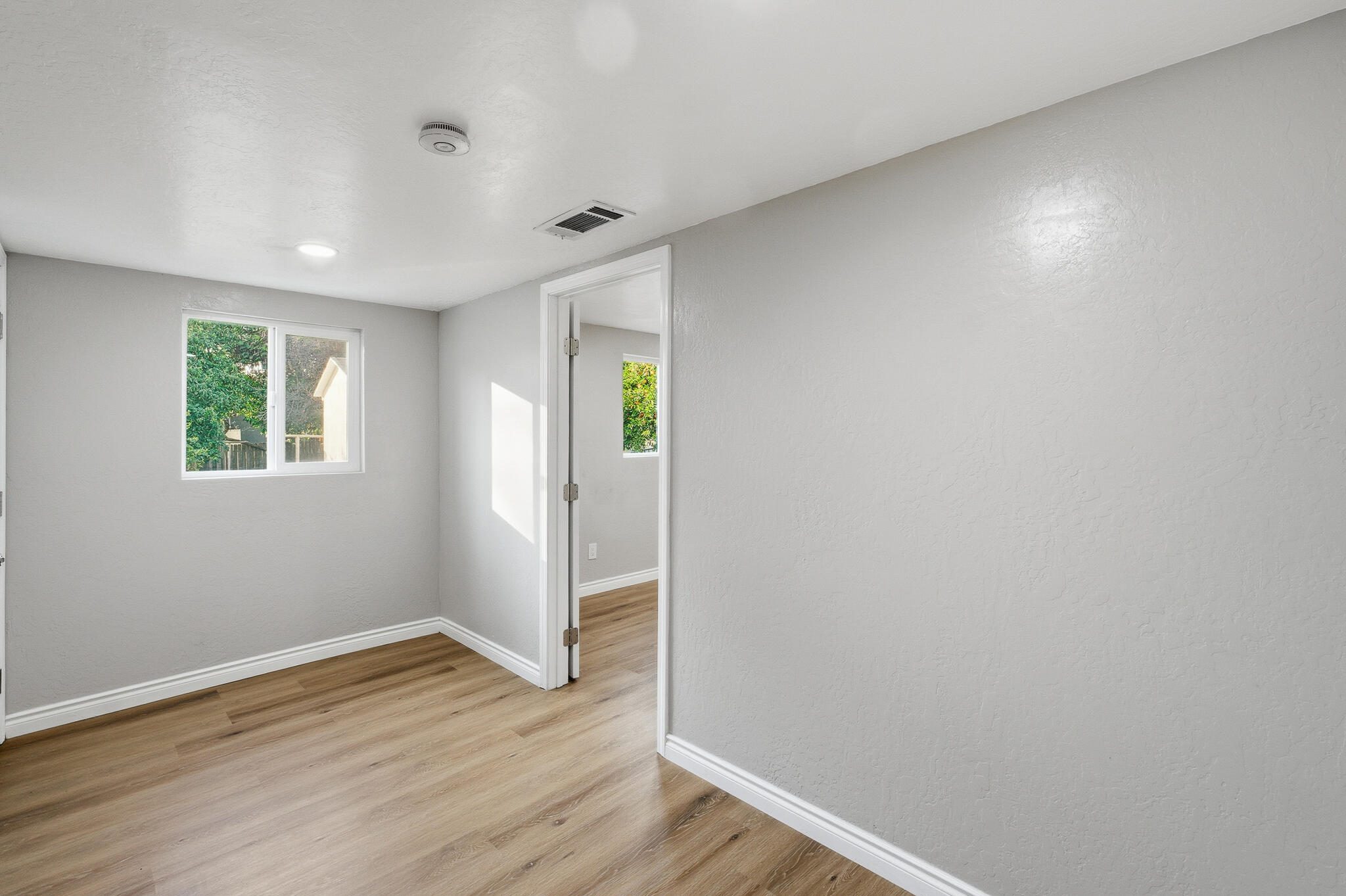 497 N Oakview Ave, Farmersville, CA 93223