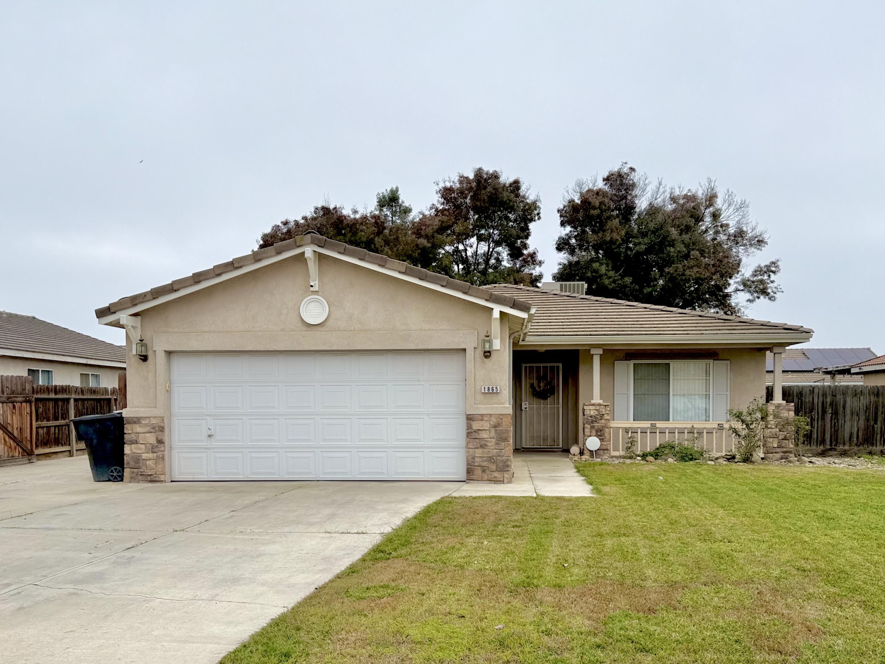 1865 La Vida Ave, Porterville, CA 93257