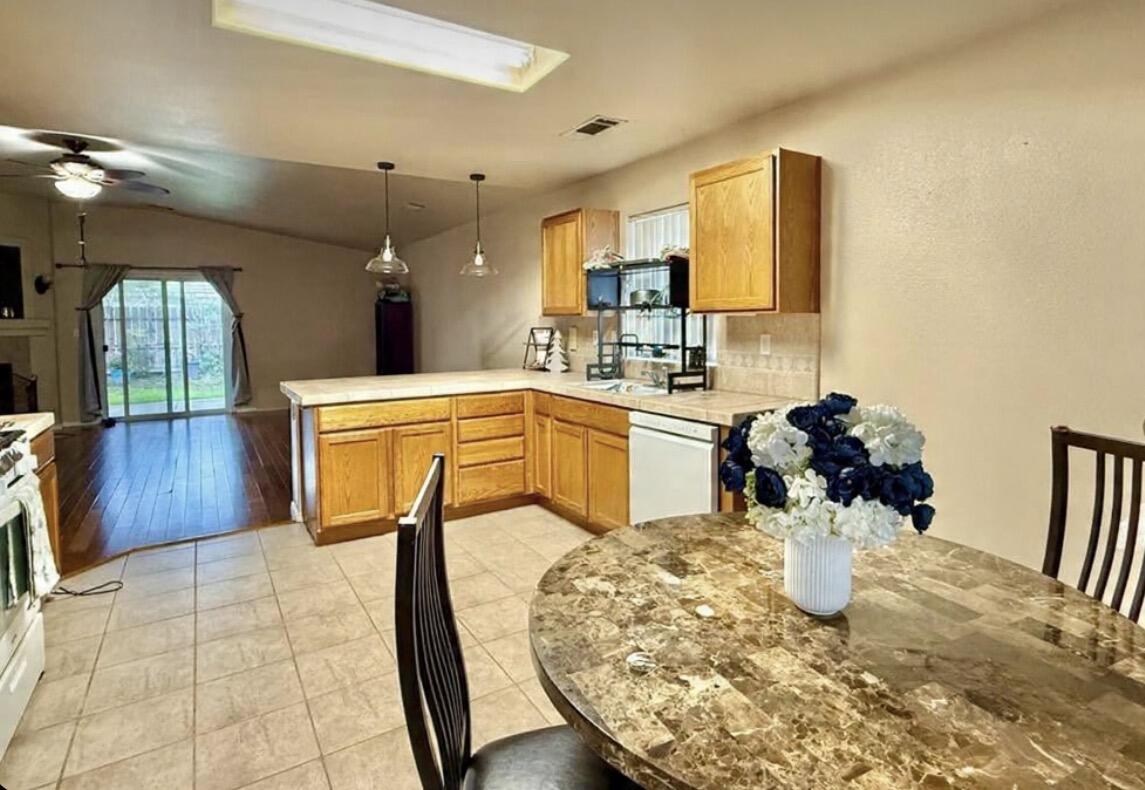 1865 La Vida Ave, Porterville, CA 93257