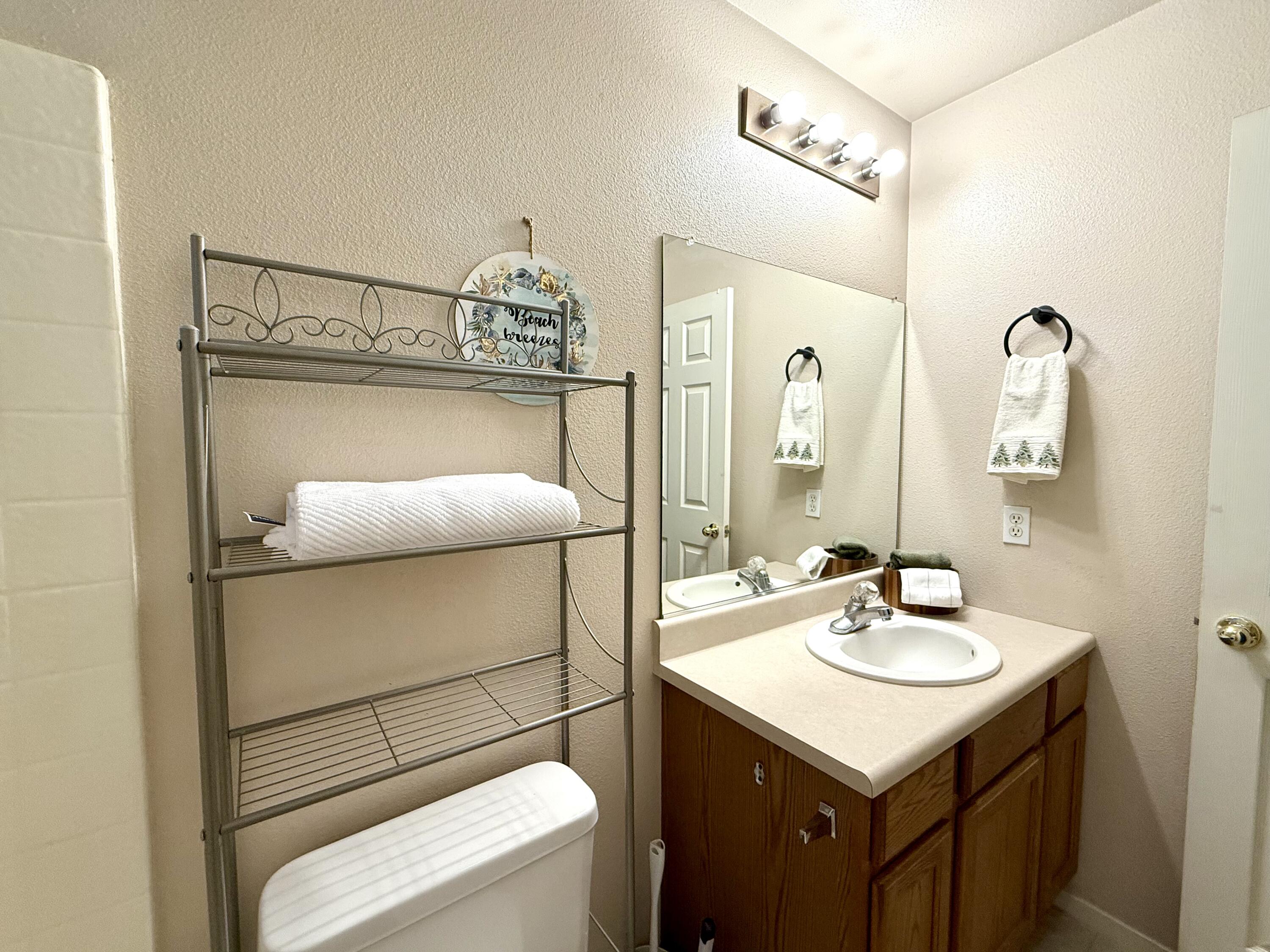 1865 La Vida Ave, Porterville, CA 93257