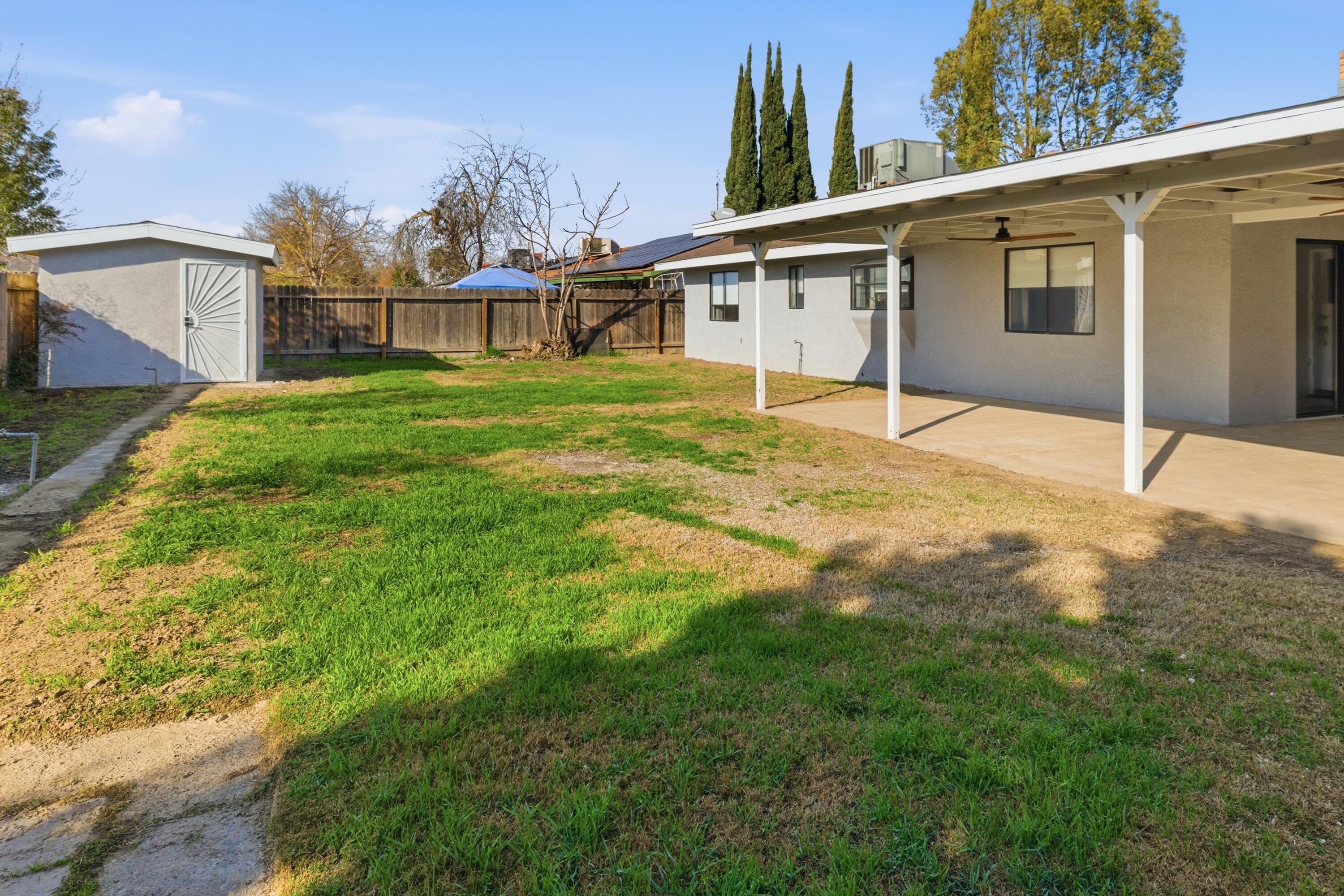 1405 Huntsman Ave, Selma, CA 93662