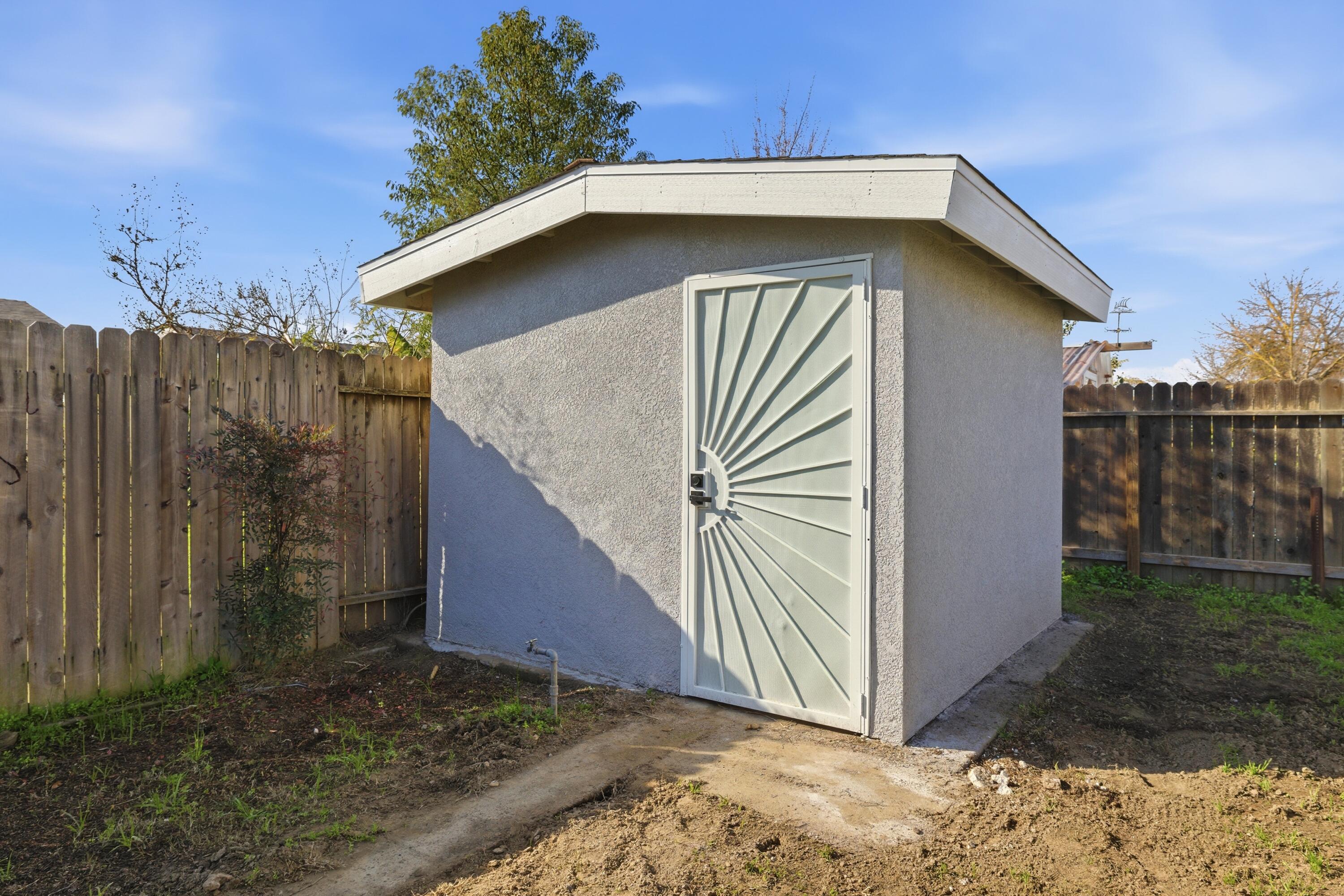 1405 Huntsman Ave, Selma, CA 93662