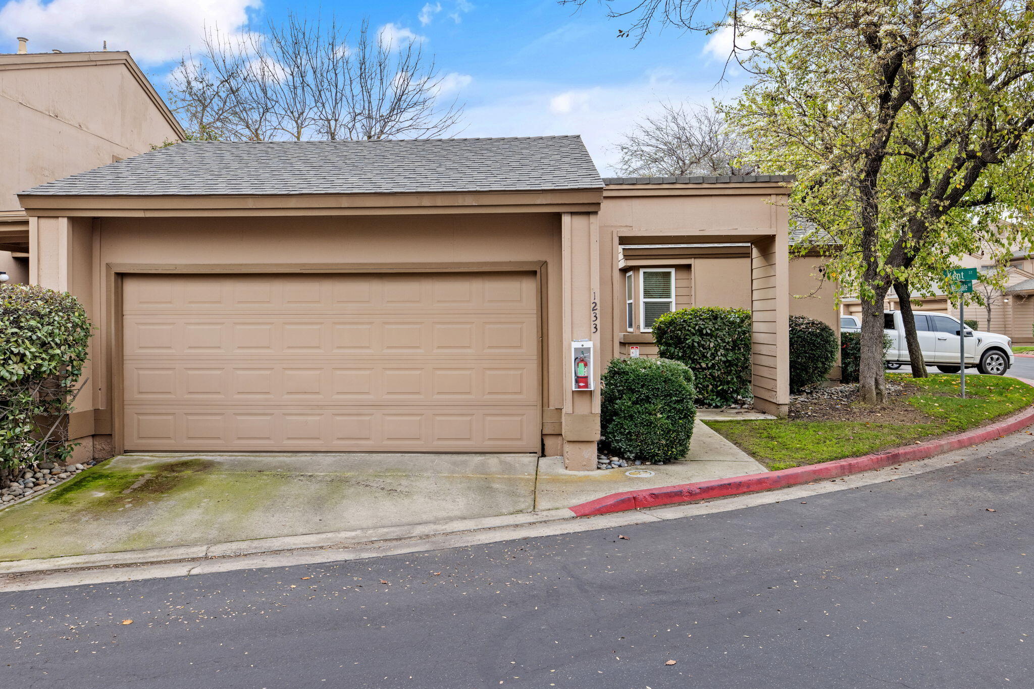 1233 S Kent St, Visalia, CA 93277