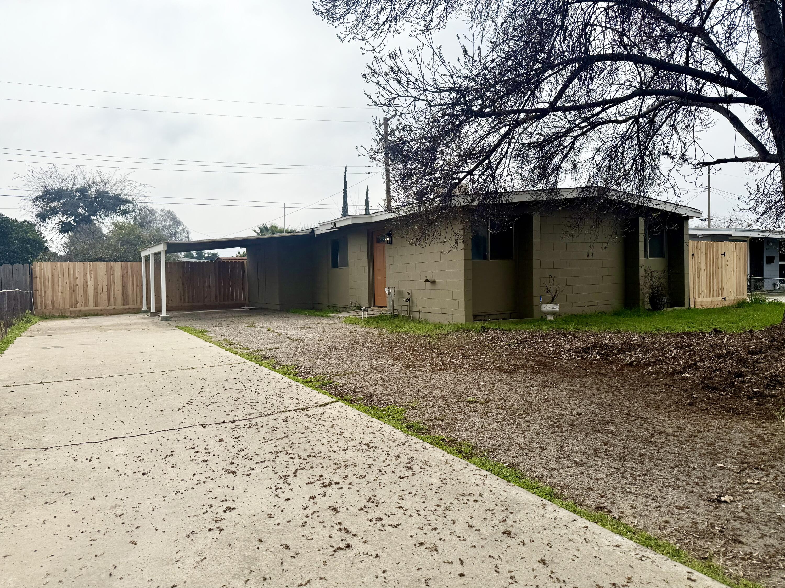 210 Sequoia Dr, Exeter, CA 93221