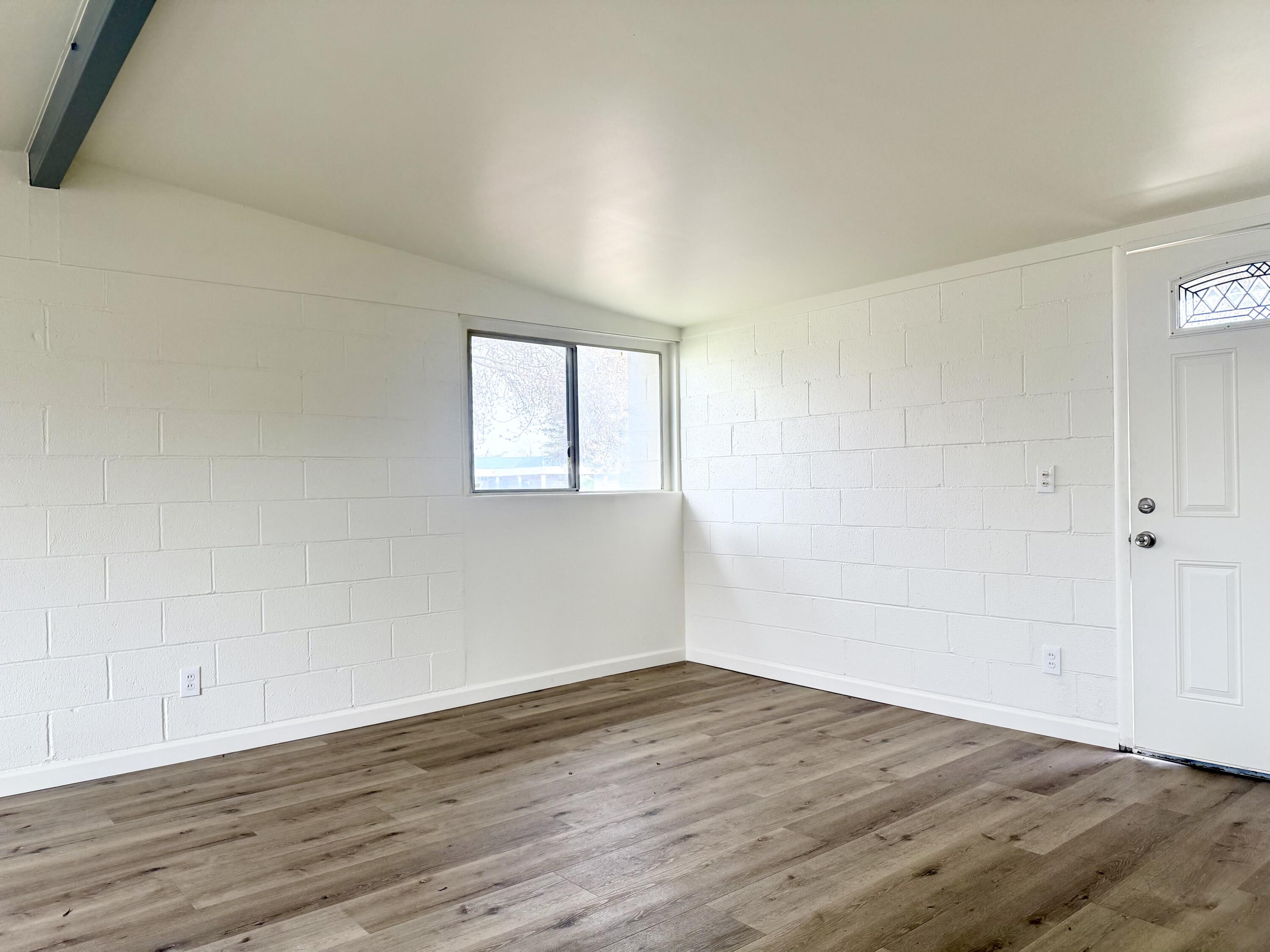 210 Sequoia Dr, Exeter, CA 93221