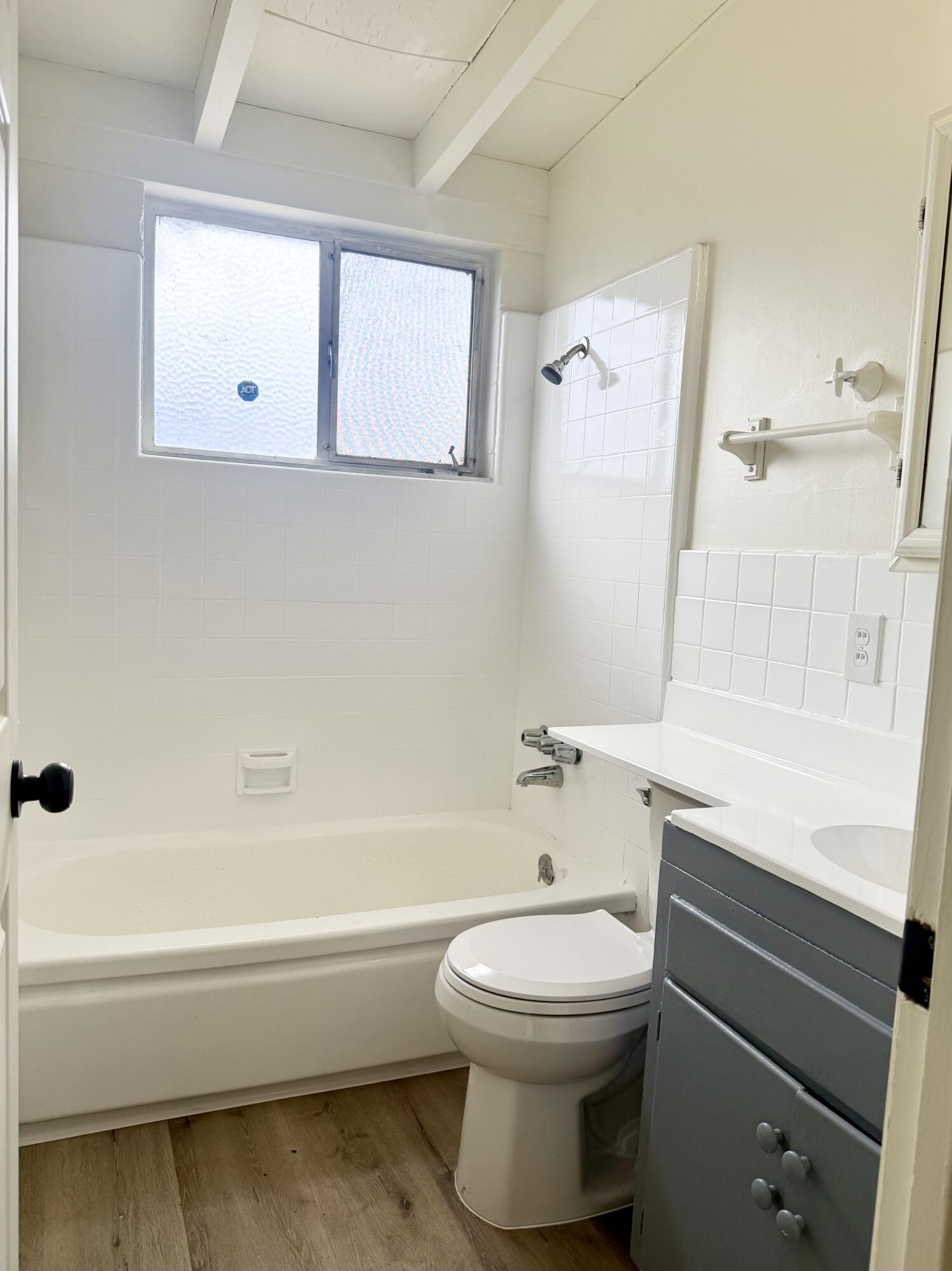 210 Sequoia Dr, Exeter, CA 93221