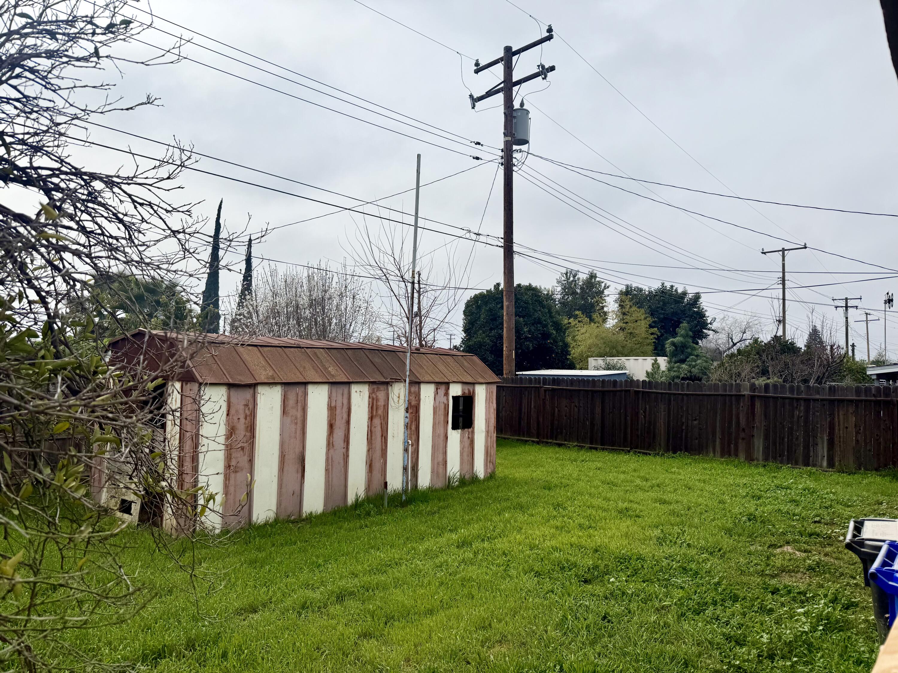 210 Sequoia Dr, Exeter, CA 93221