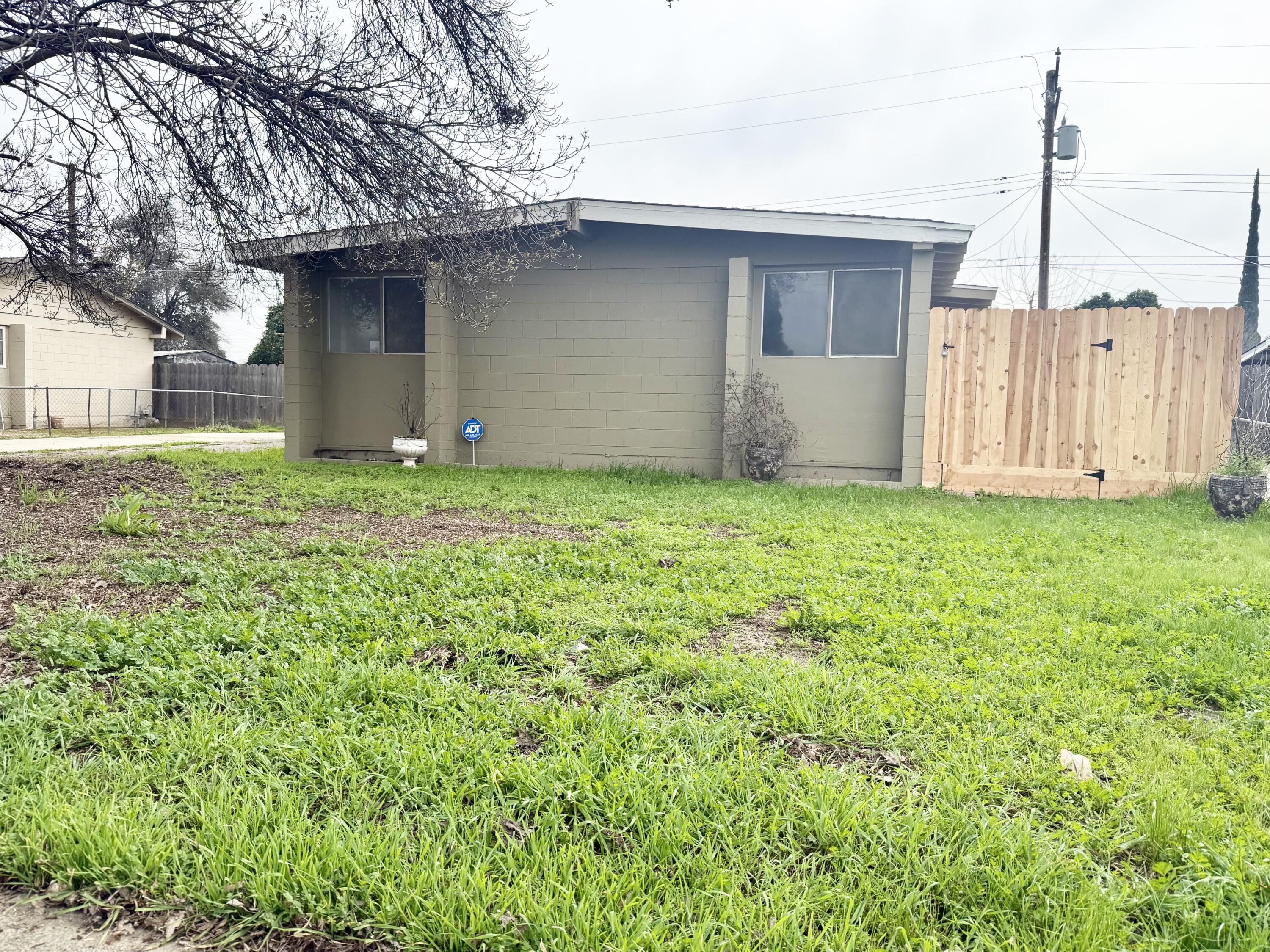 210 Sequoia Dr, Exeter, CA 93221