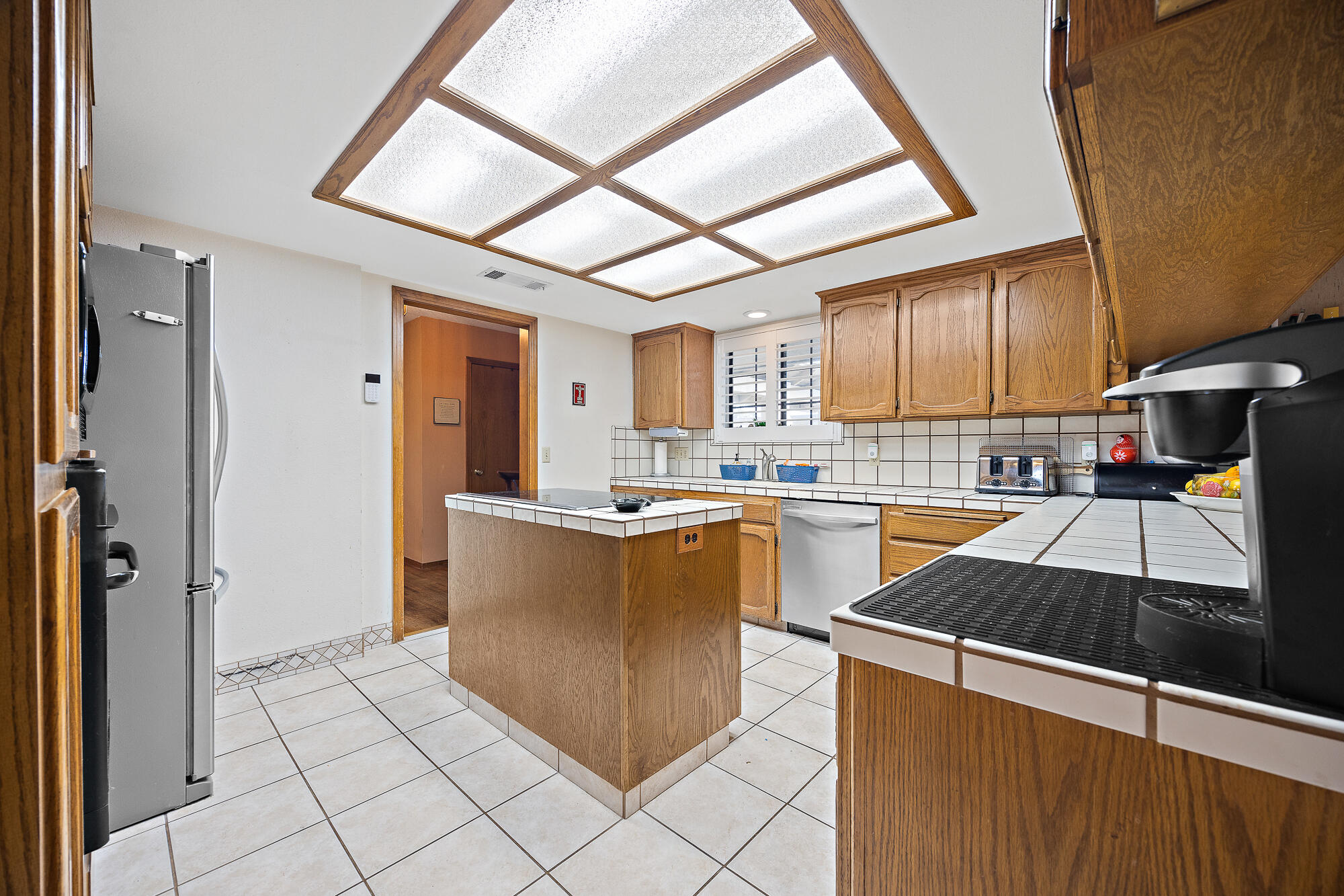 230 W Ash Ave, Hanford, CA 93230