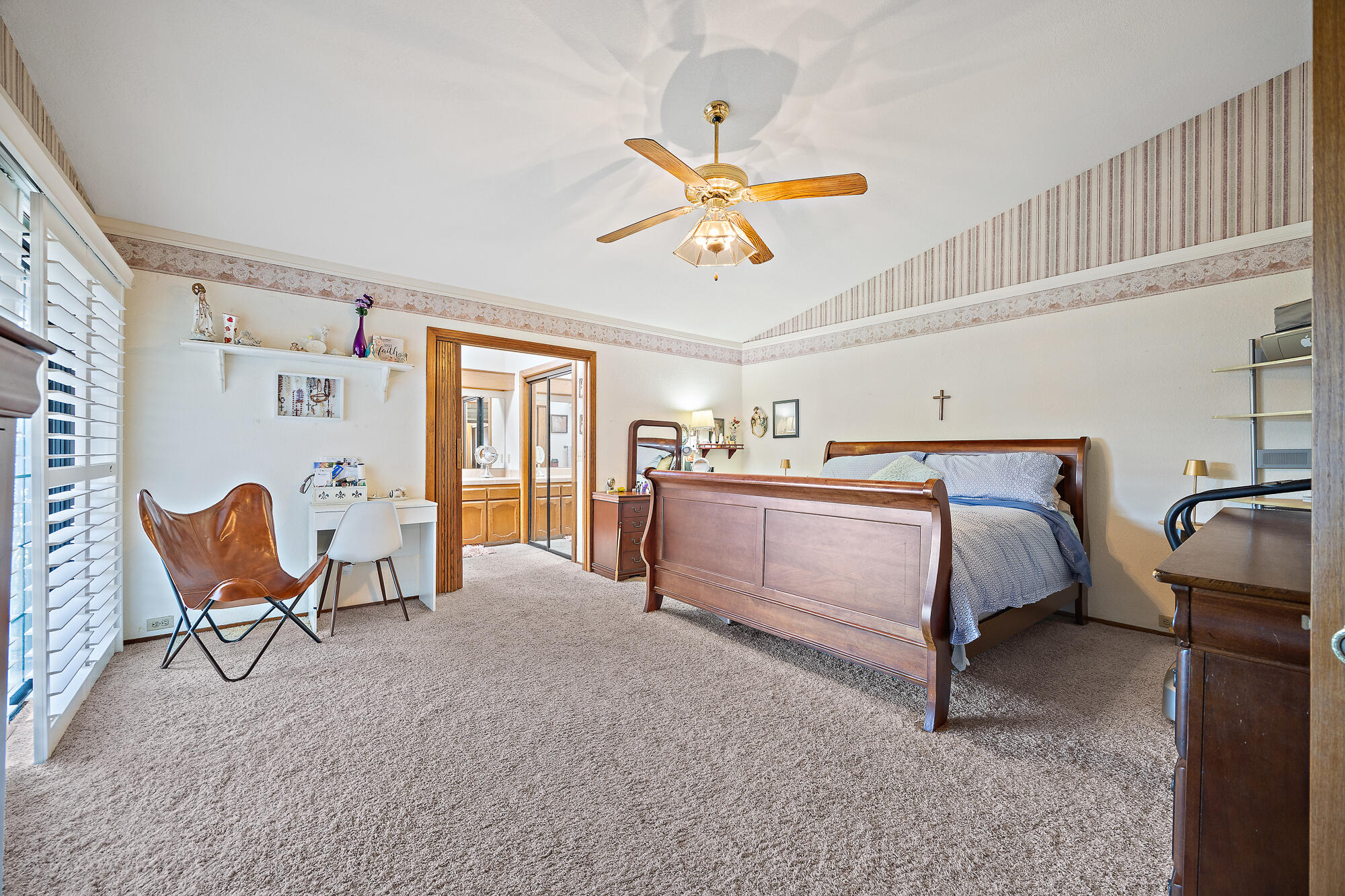 230 W Ash Ave, Hanford, CA 93230