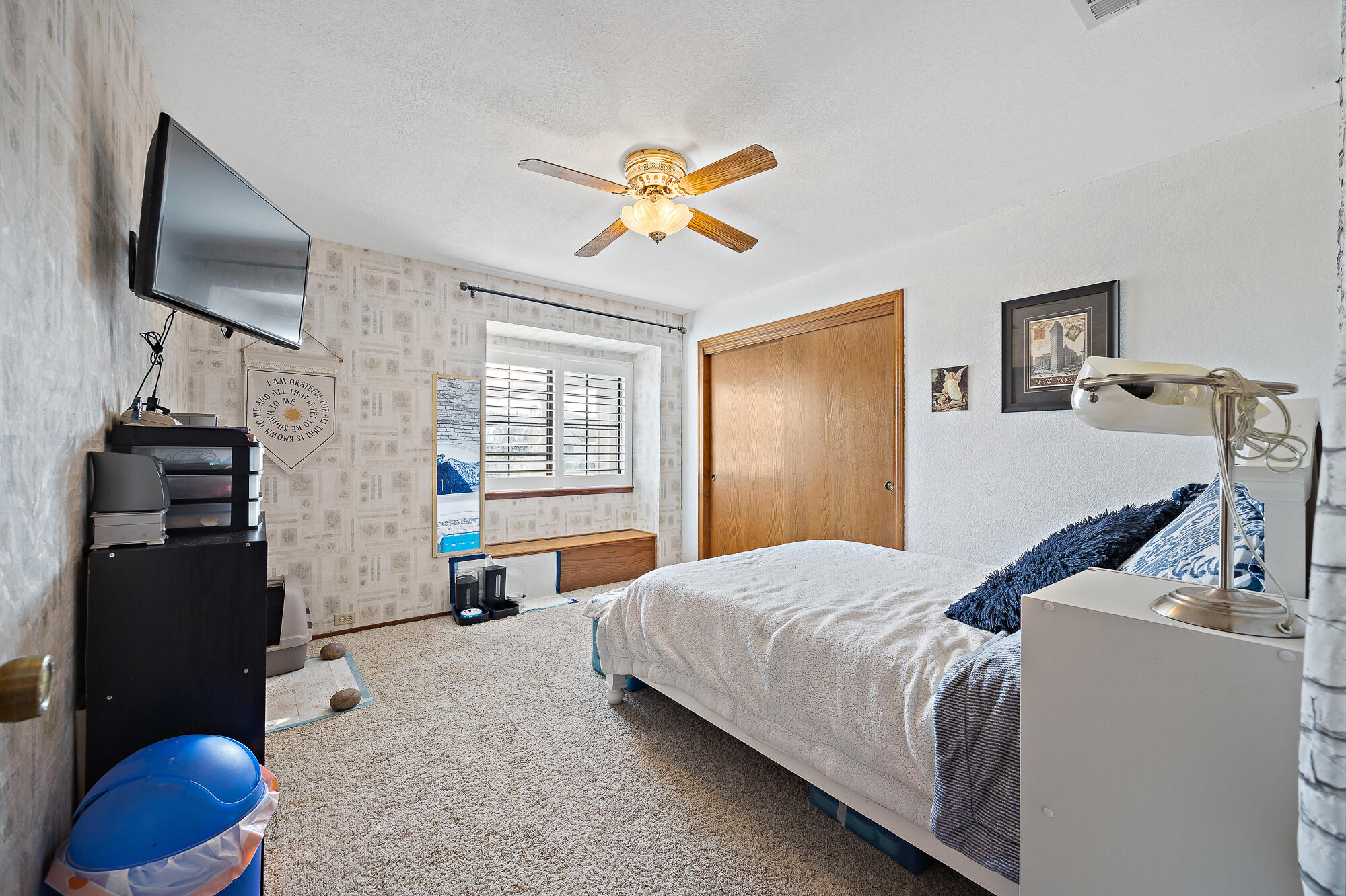 230 W Ash Ave, Hanford, CA 93230