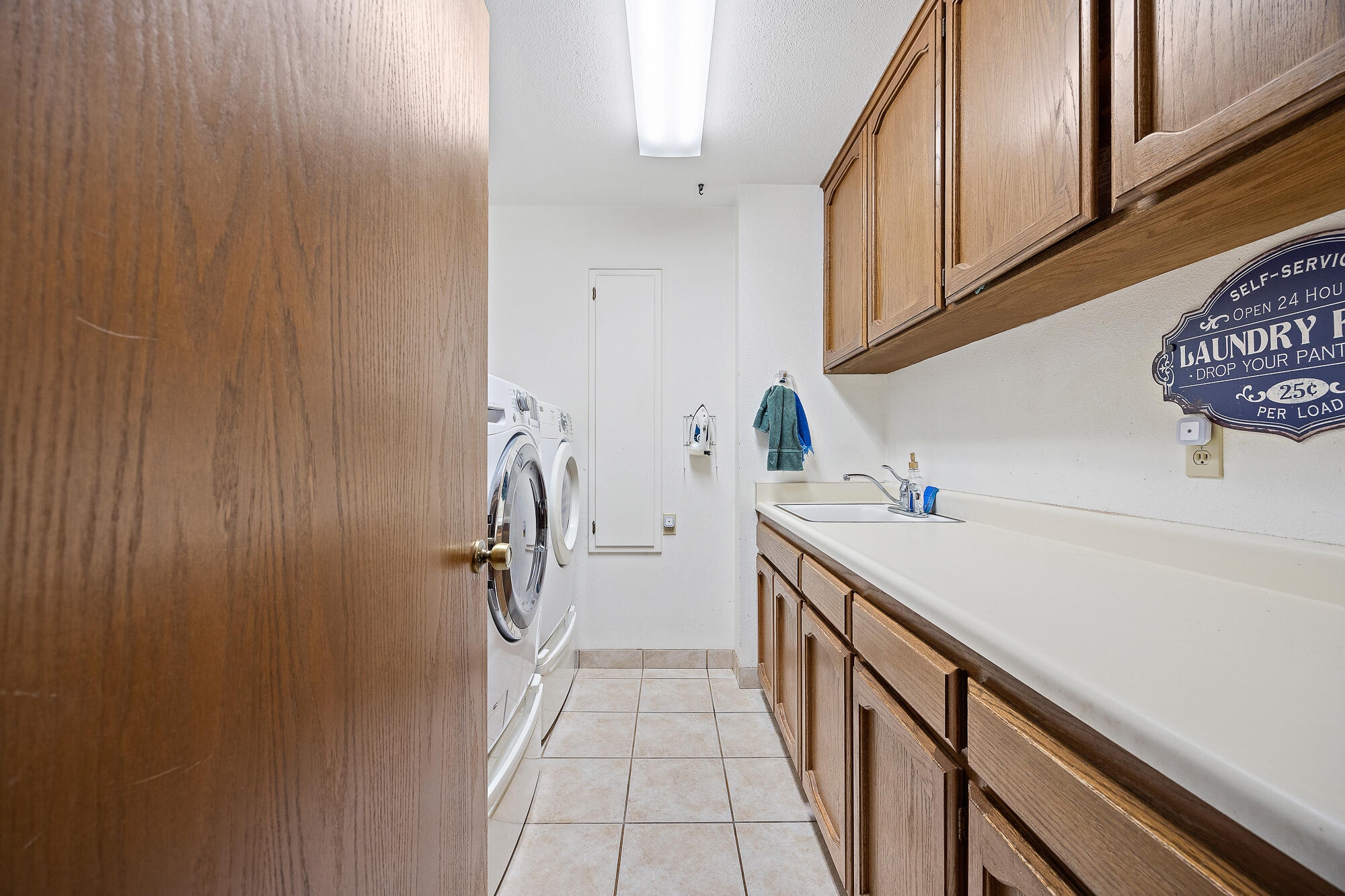 230 W Ash Ave, Hanford, CA 93230