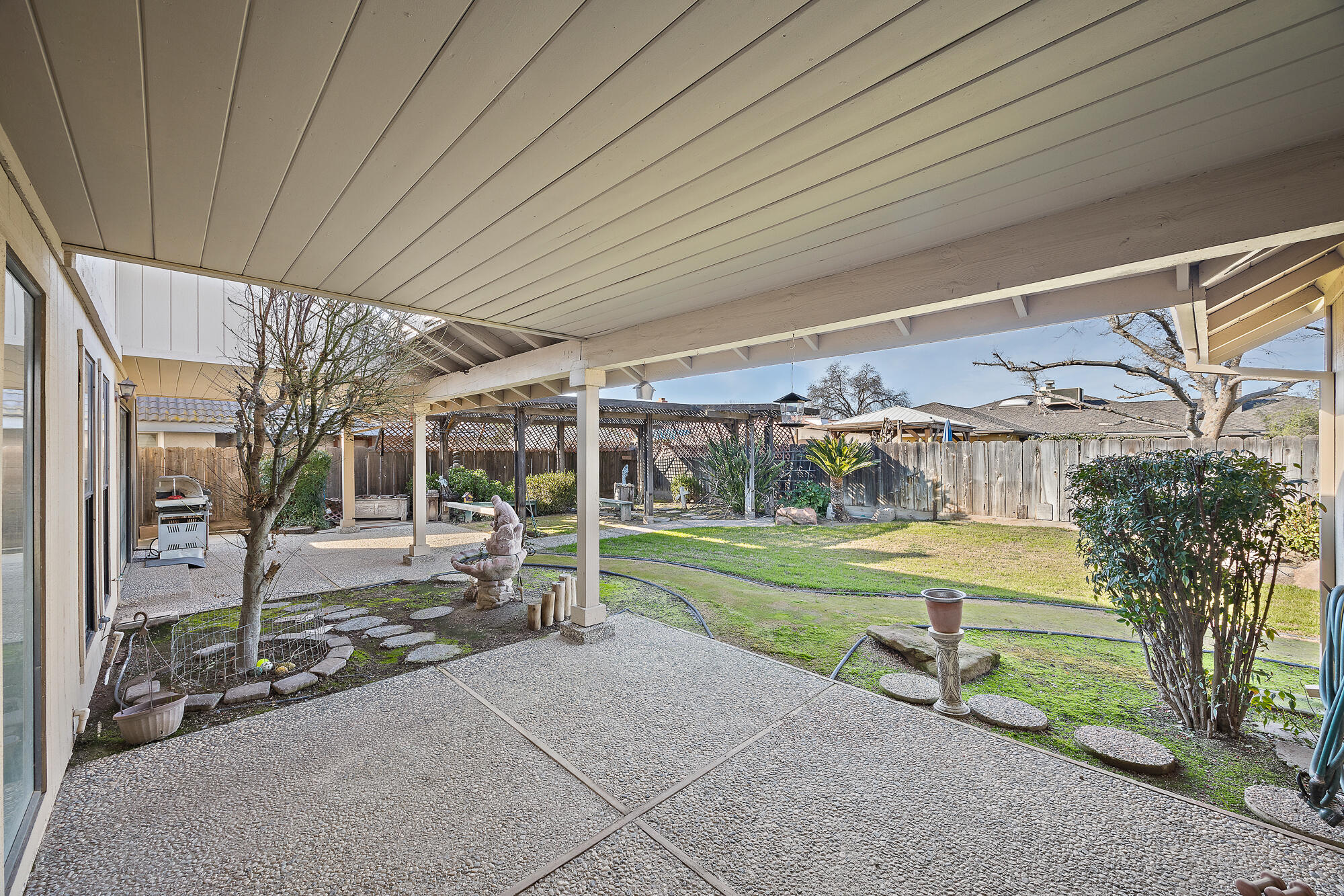 230 W Ash Ave, Hanford, CA 93230