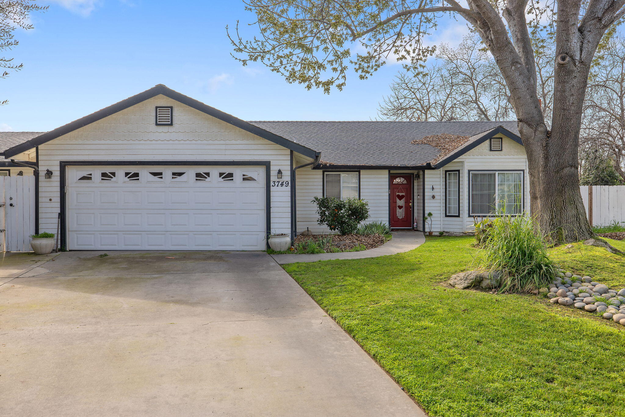 3749 S University St, Visalia, CA 93277