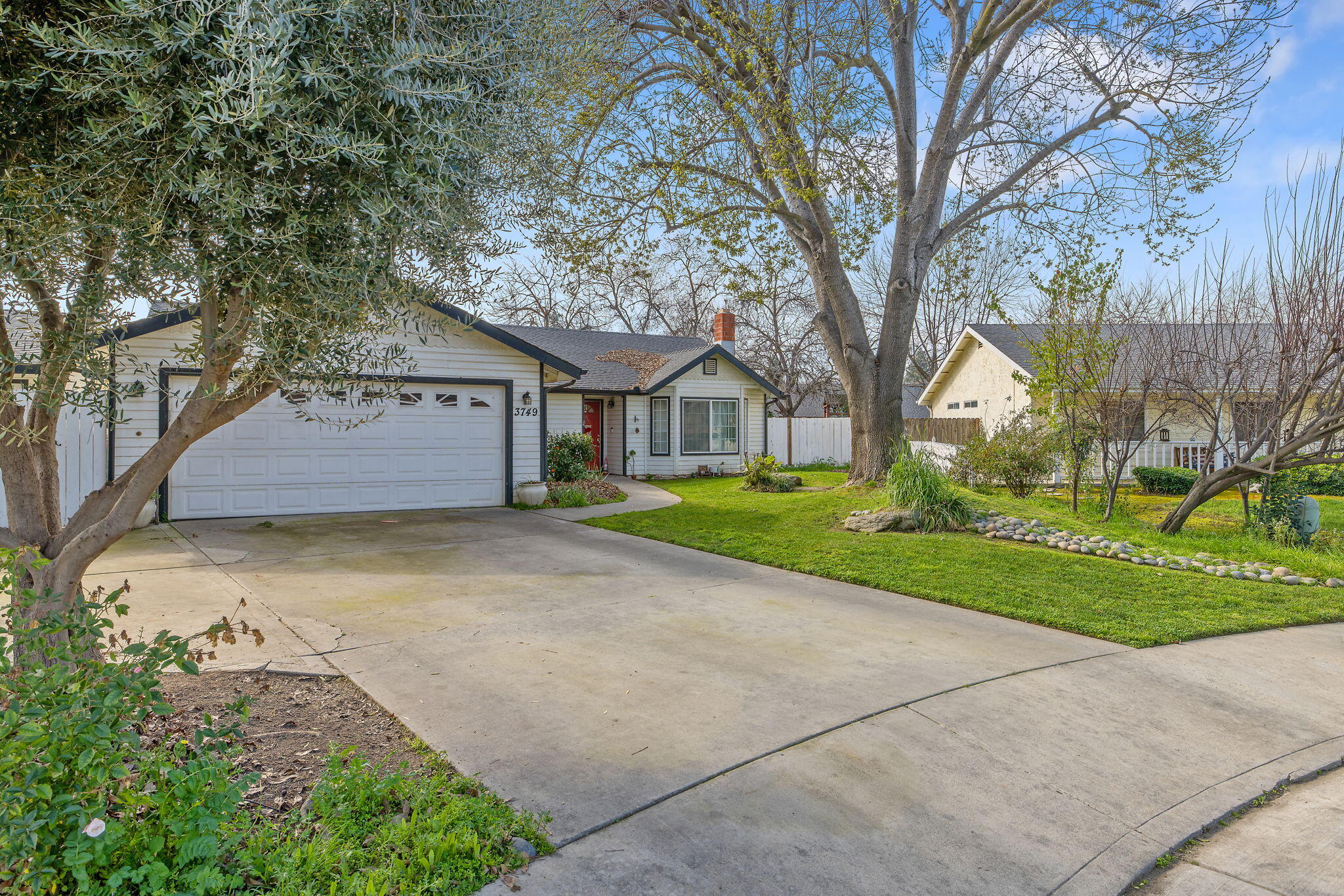 3749 S University St, Visalia, CA 93277