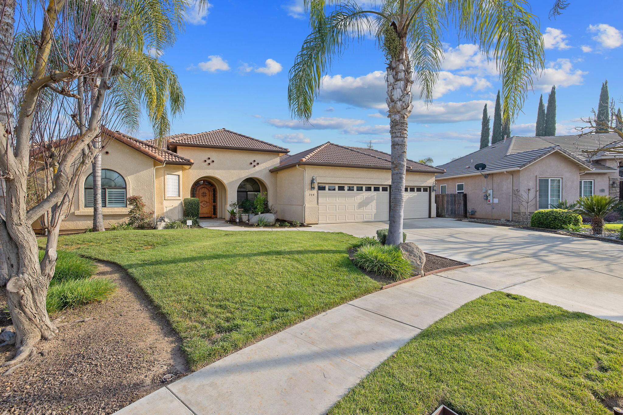 729 St Thomas Ct, Exeter, CA 93221