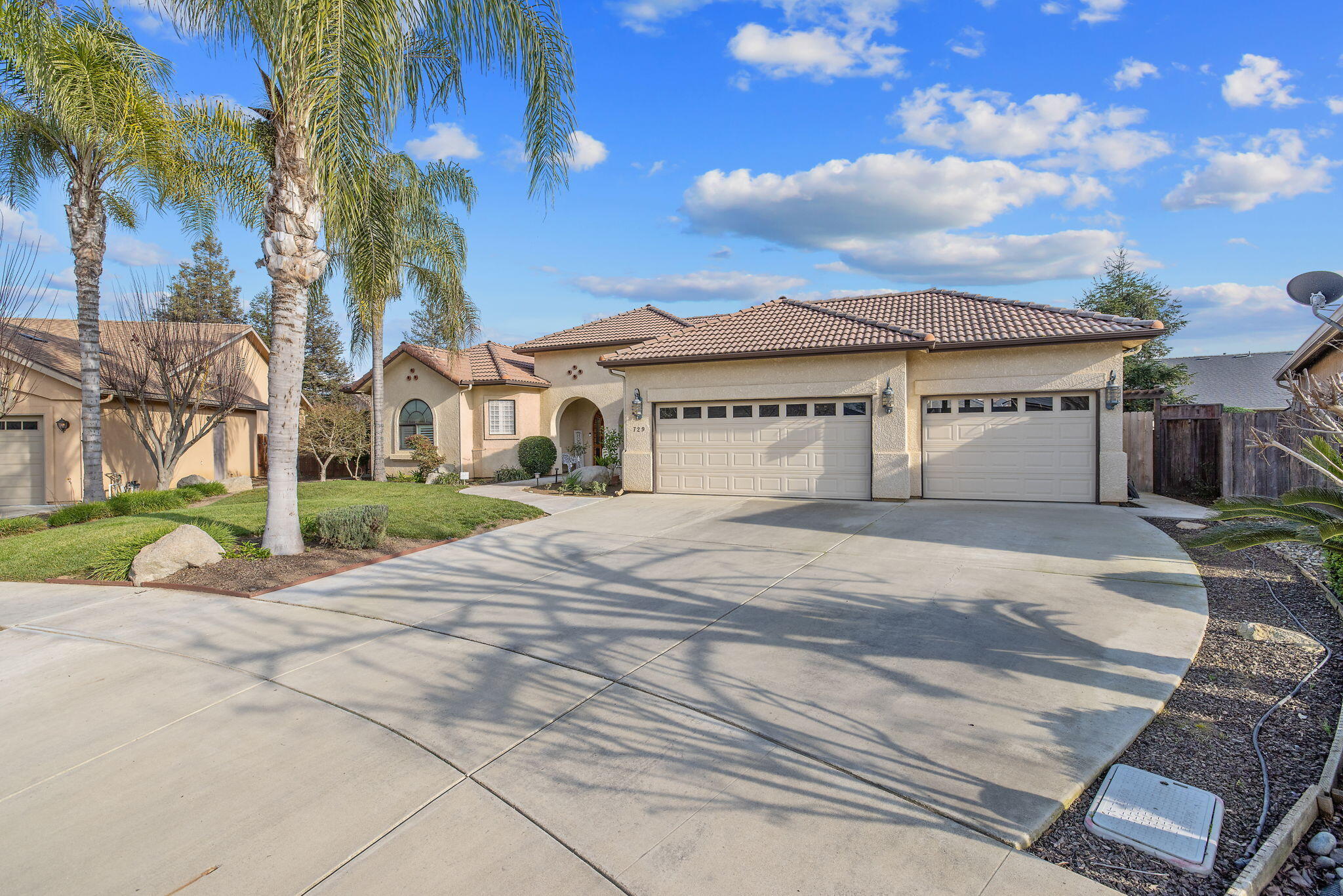 729 St Thomas Ct, Exeter, CA 93221