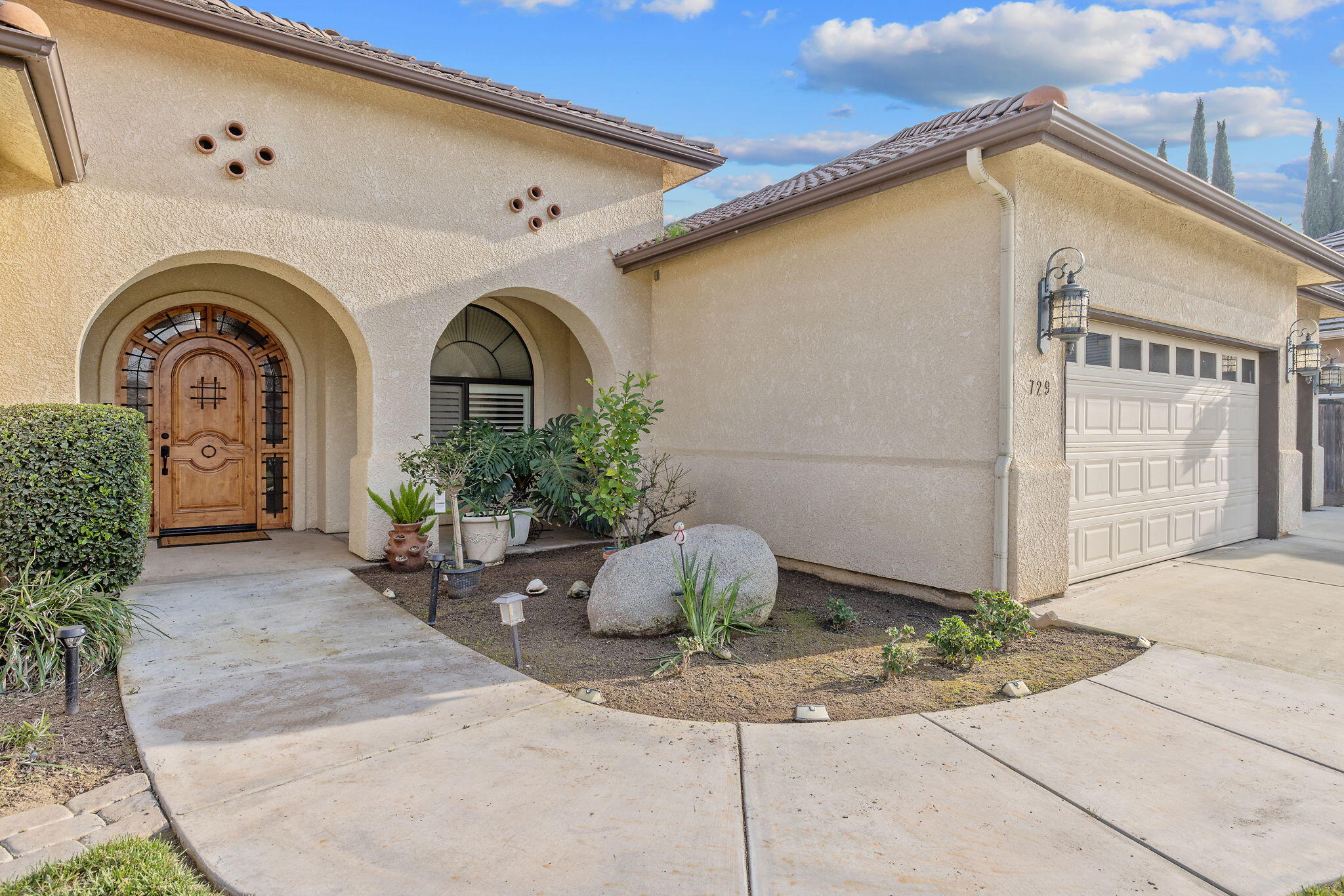 729 St Thomas Ct, Exeter, CA 93221