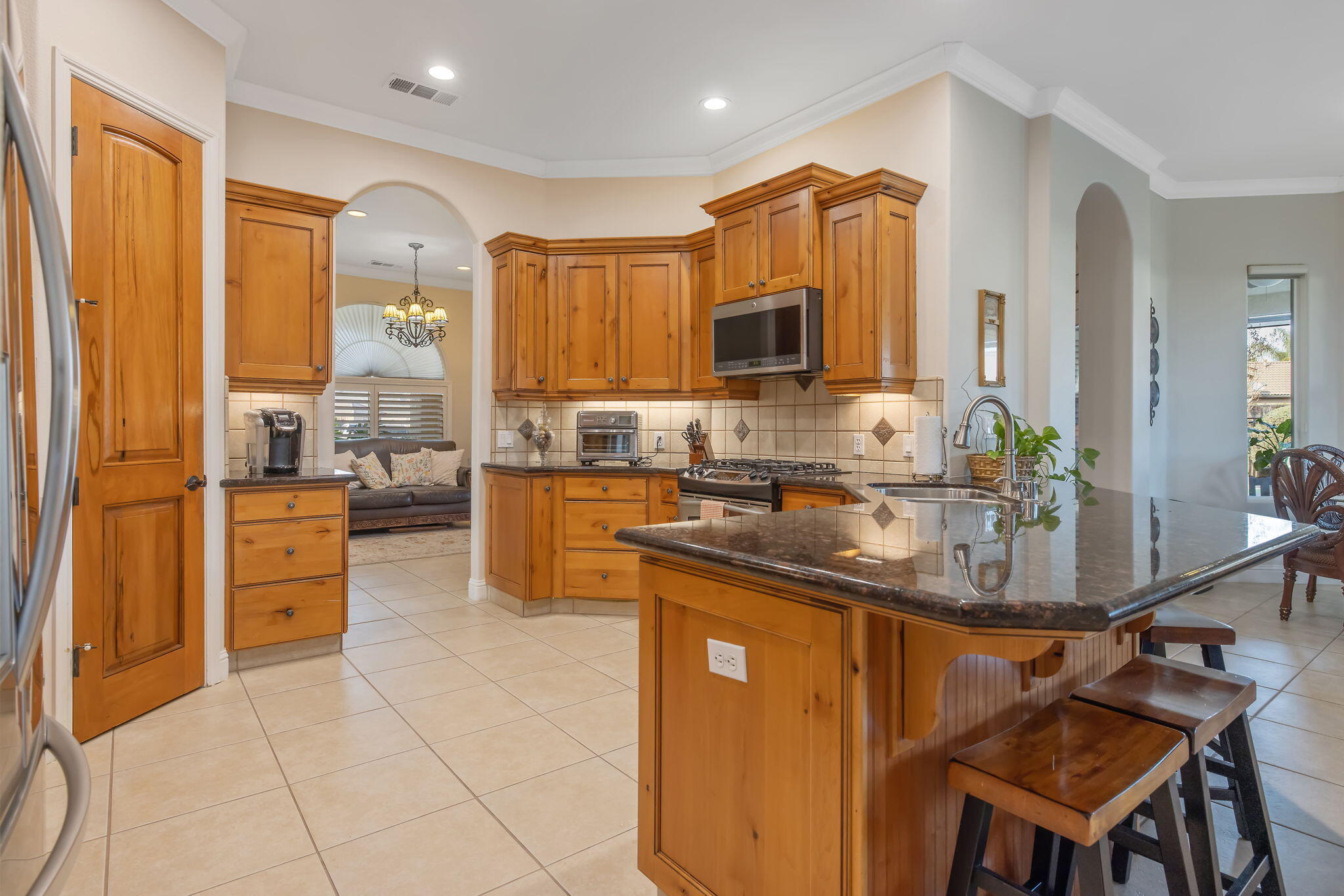 729 St Thomas Ct, Exeter, CA 93221